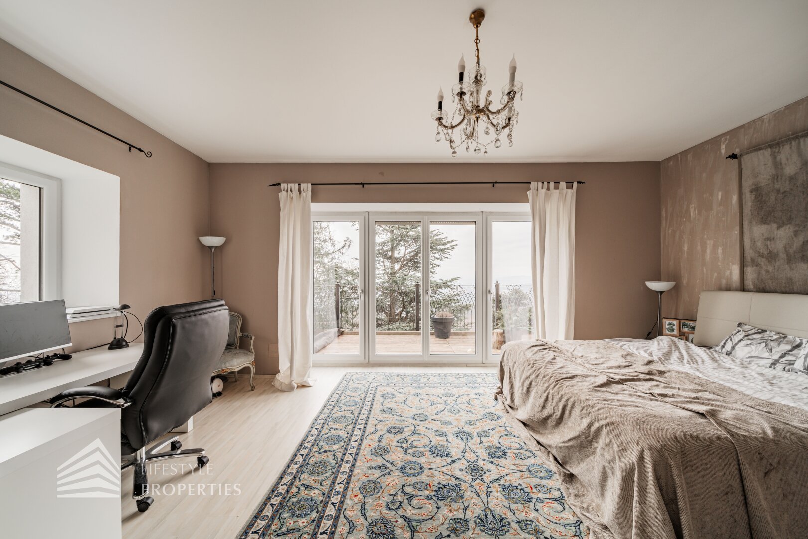 Luxuriöse Parkvilla mit einzigartigem Fernblick am Kahlenberg