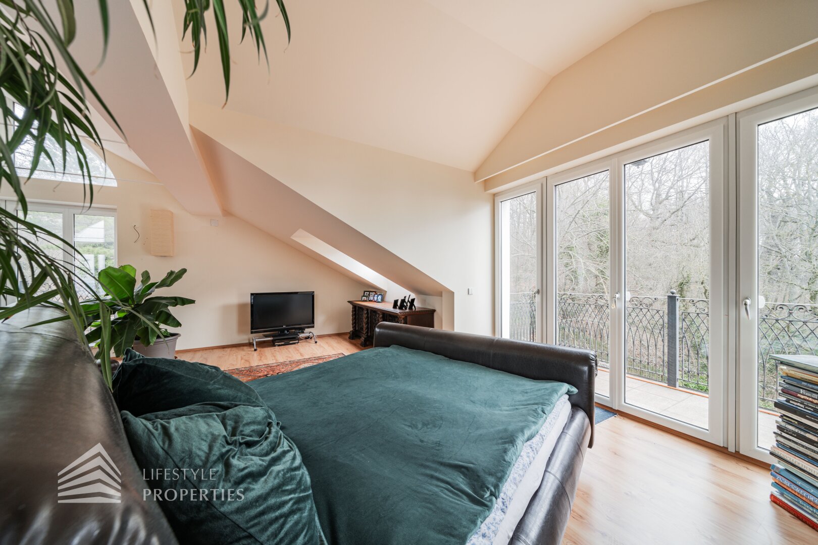 Luxuriöse Parkvilla mit einzigartigem Fernblick am Kahlenberg