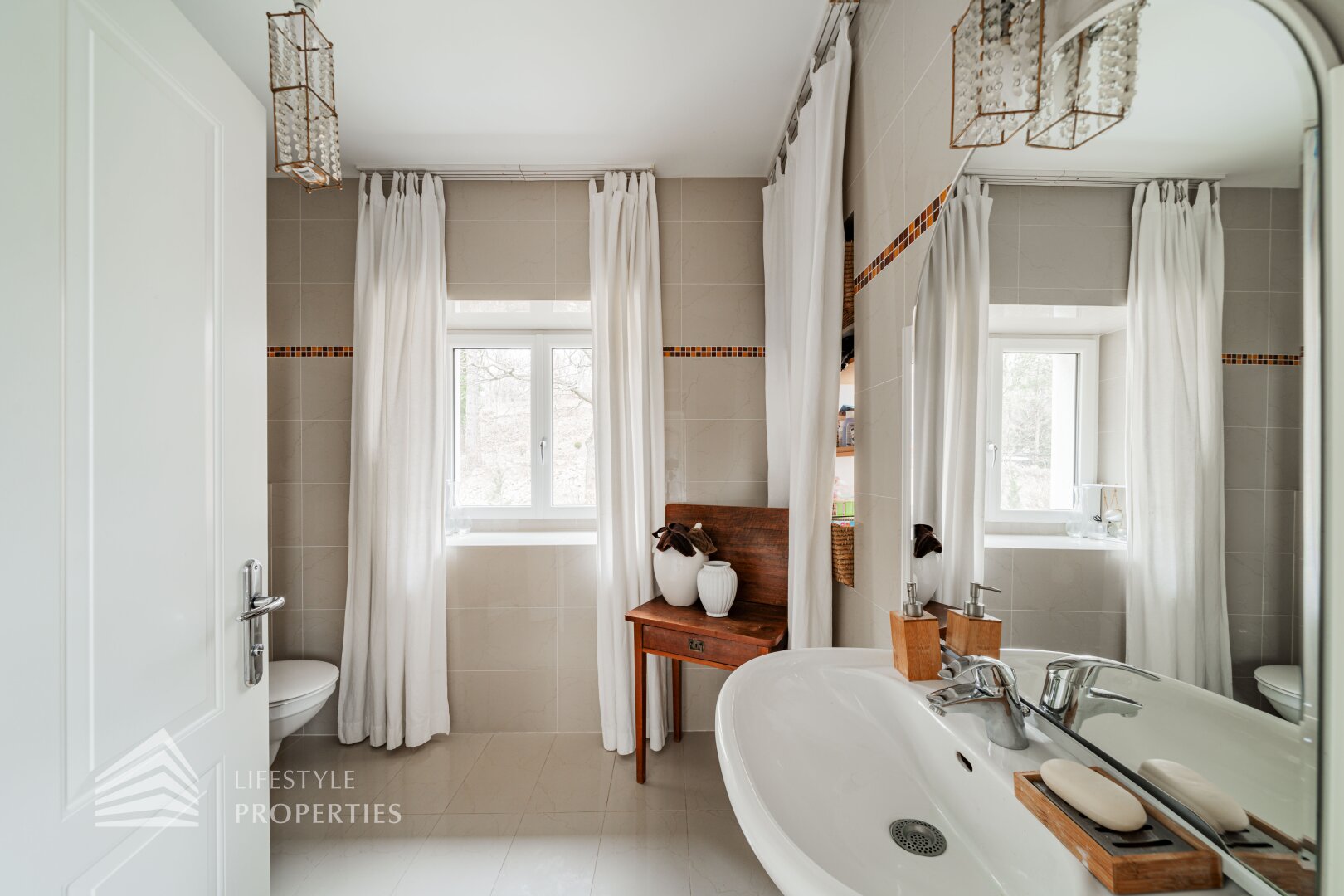 Luxuriöse Parkvilla mit einzigartigem Fernblick am Kahlenberg