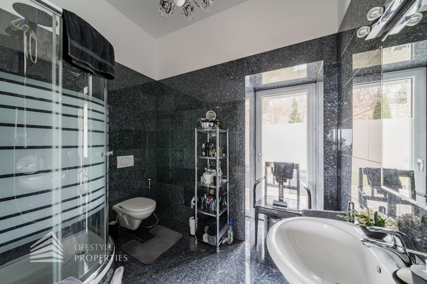 Luxuriöse Parkvilla mit einzigartigem Fernblick am Kahlenberg