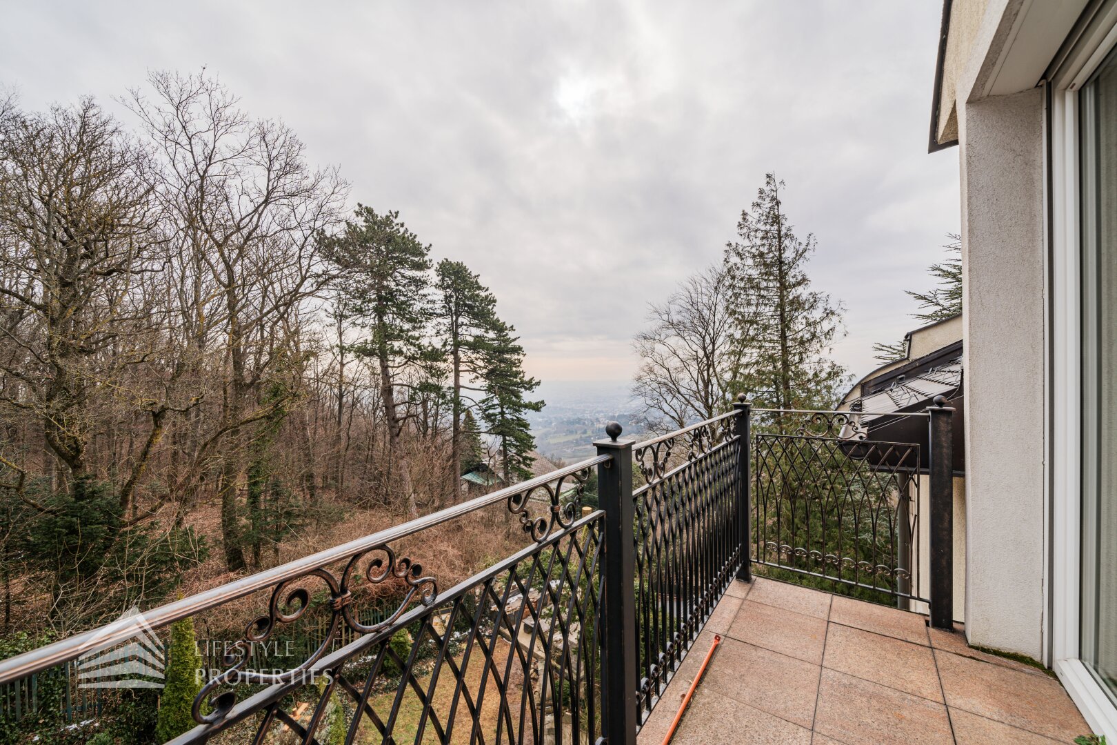Luxuriöse Parkvilla mit einzigartigem Fernblick am Kahlenberg