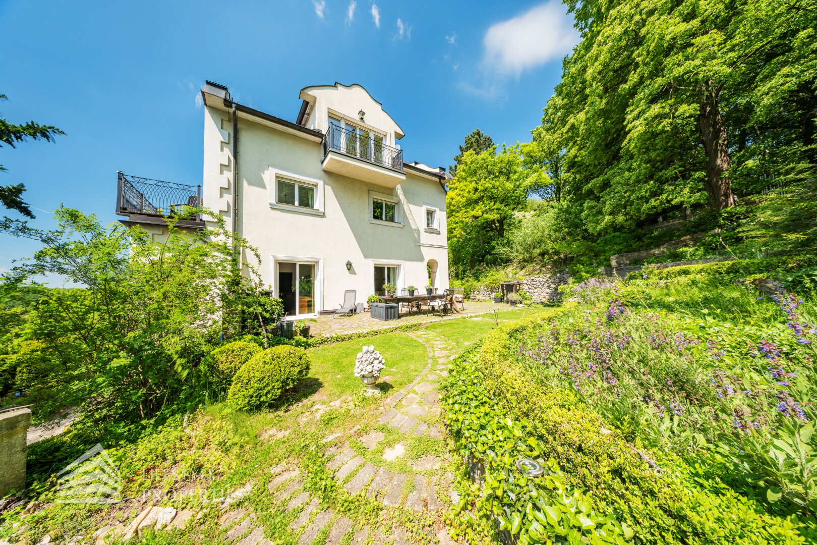 Luxuriöse Parkvilla mit einzigartigem Fernblick am Kahlenberg