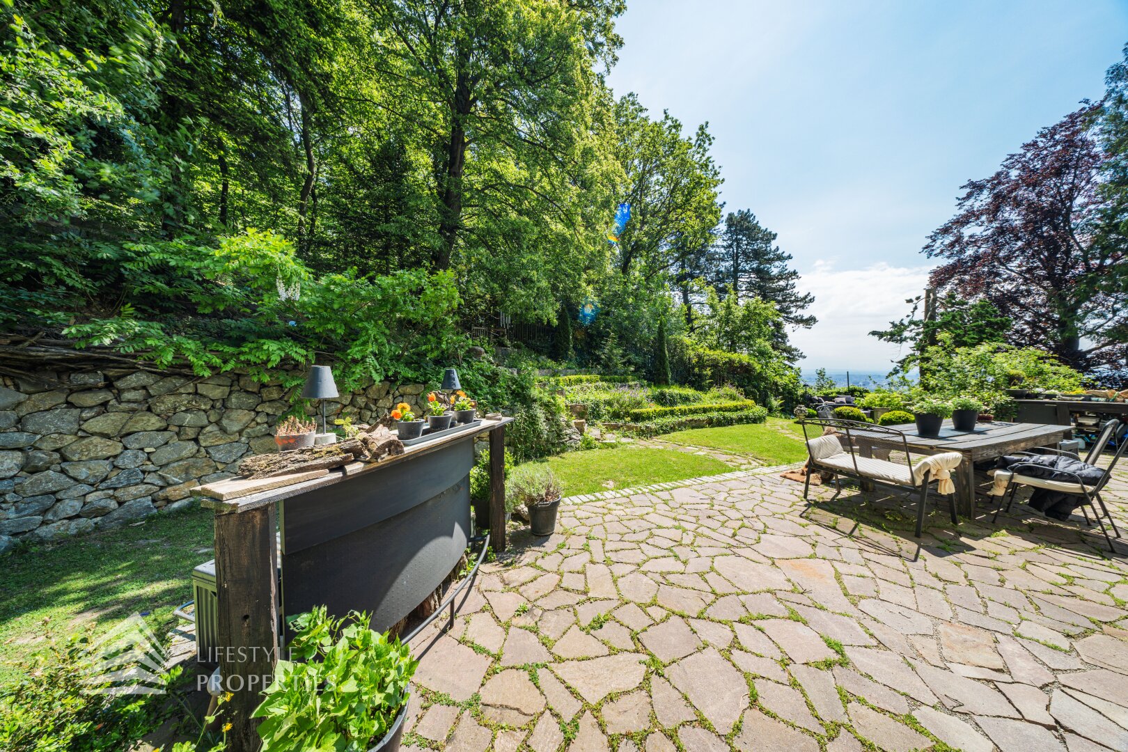 Luxuriöse Parkvilla mit einzigartigem Fernblick am Kahlenberg