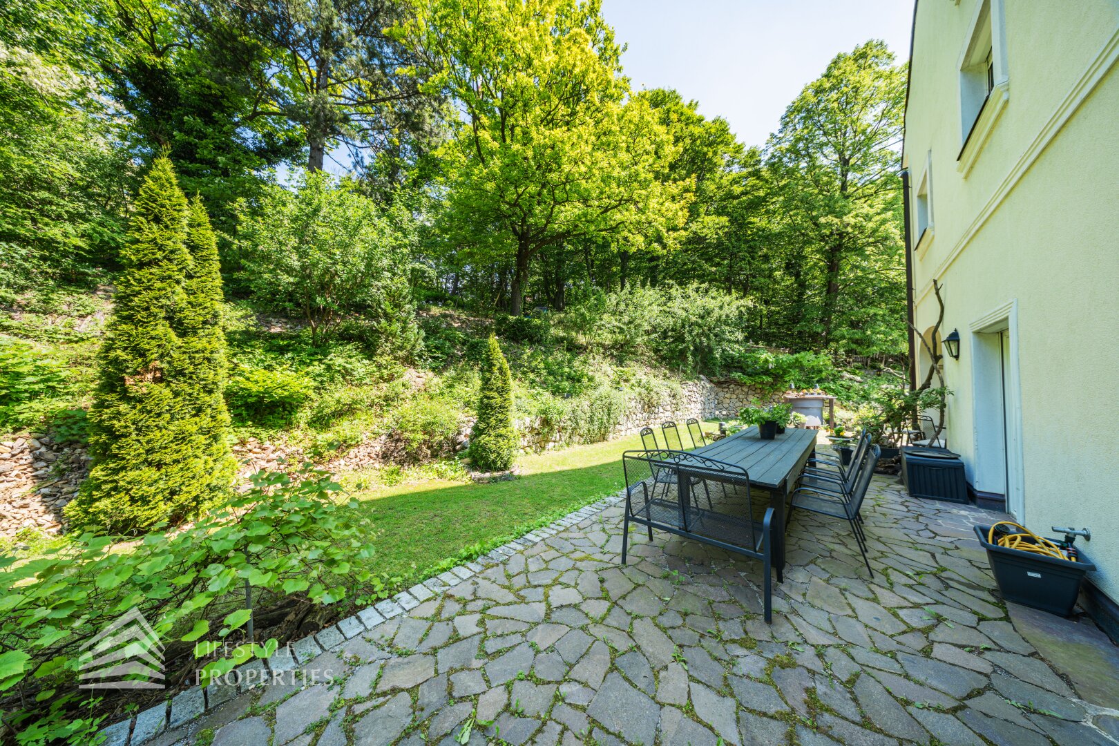 Luxuriöse Parkvilla mit einzigartigem Fernblick am Kahlenberg