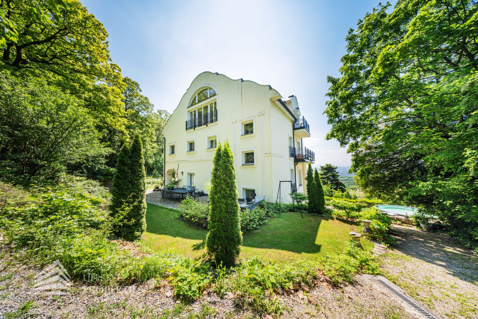 Luxuriöse Parkvilla mit einzigartigem Fernblick am Kahlenberg