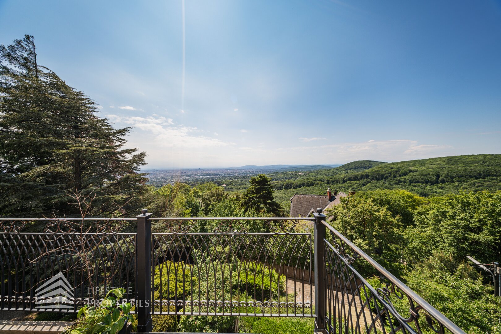 Luxuriöse Parkvilla mit einzigartigem Fernblick am Kahlenberg