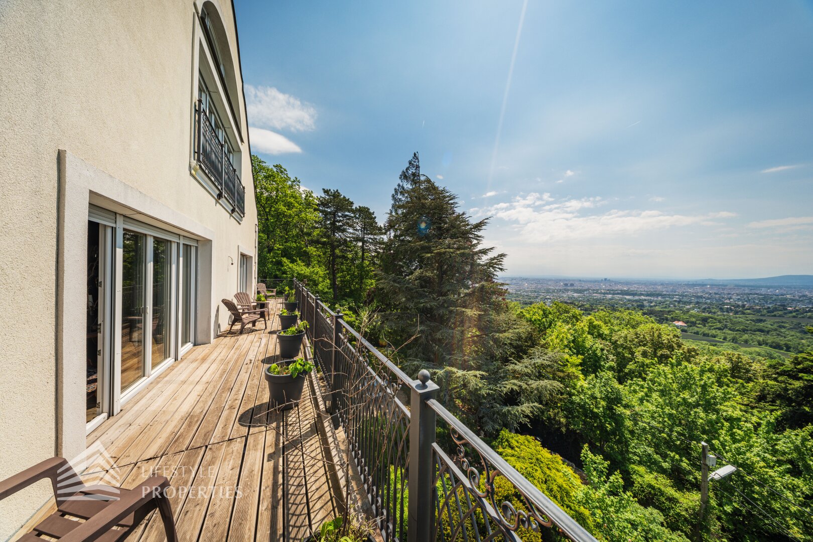 Luxuriöse Parkvilla mit einzigartigem Fernblick am Kahlenberg