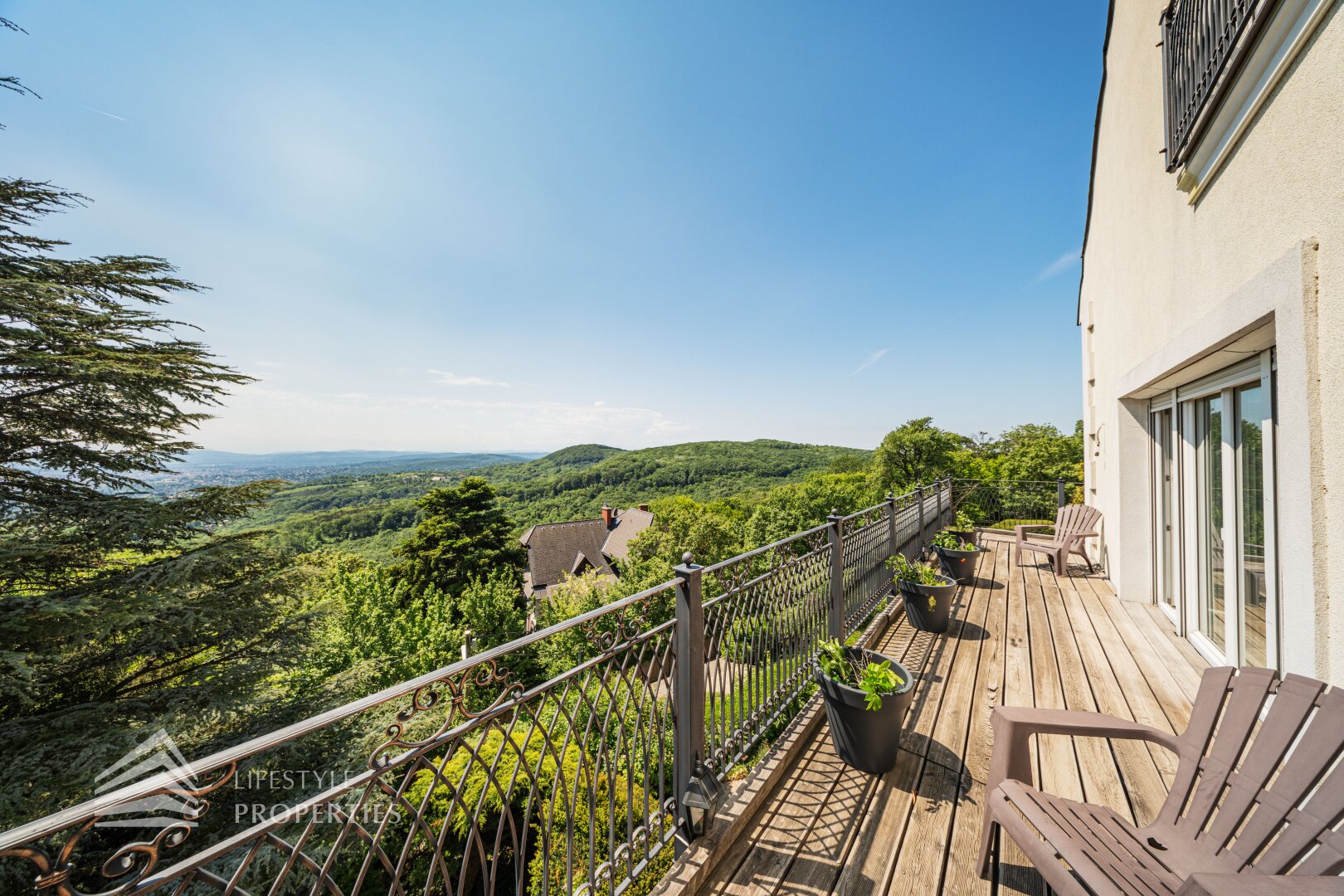 Luxuriöse Parkvilla mit einzigartigem Fernblick am Kahlenberg