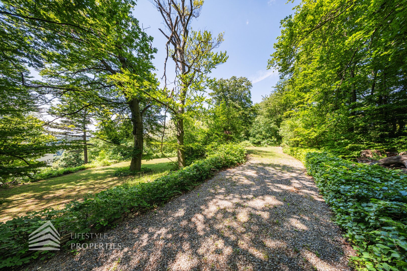 Luxuriöse Parkvilla mit einzigartigem Fernblick am Kahlenberg