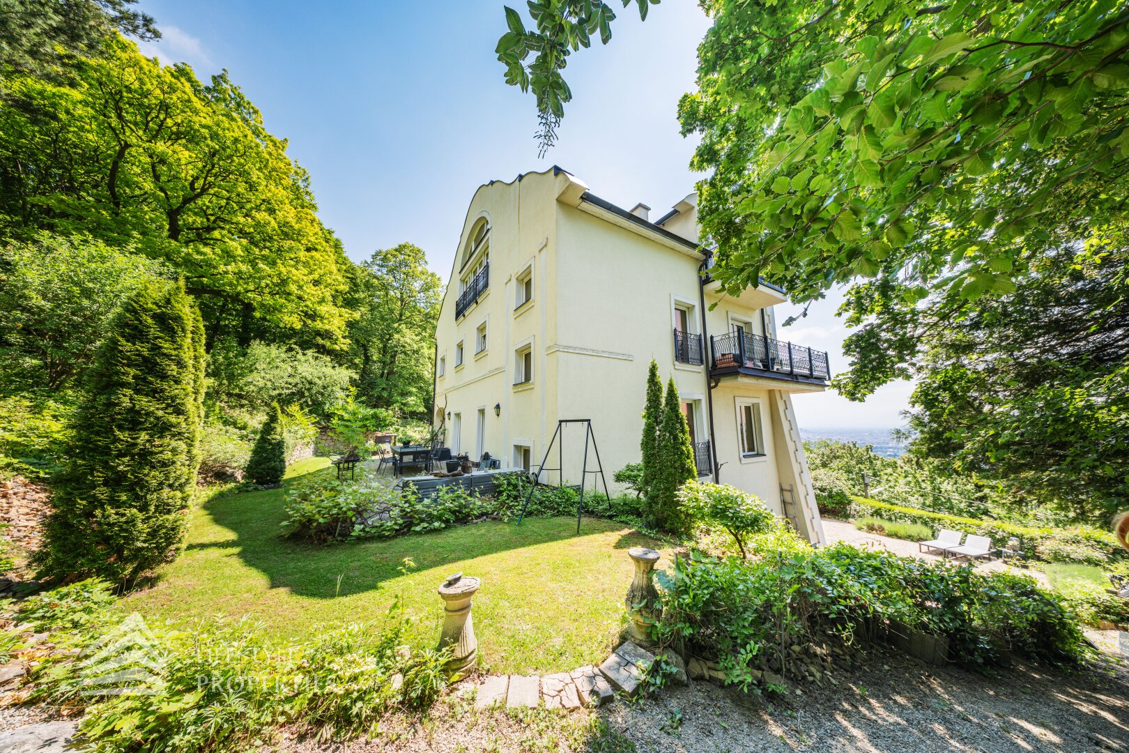 Luxuriöse Parkvilla mit einzigartigem Fernblick am Kahlenberg