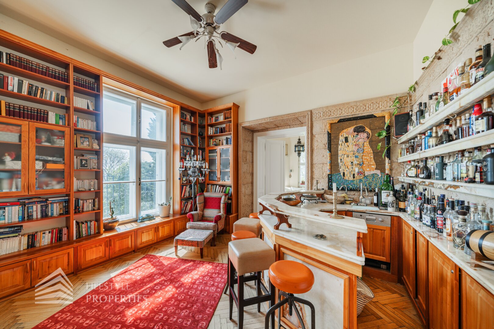 Luxuriöser 14- Zimmer Wohntraum mit Dachterrasse und Pool, Nähe Wilhelminenschloss
