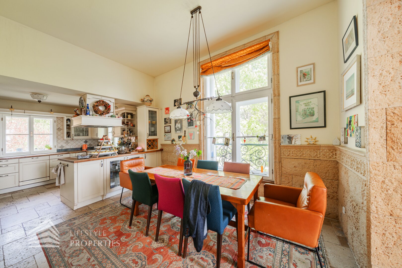 Luxuriöser 14- Zimmer Wohntraum mit Dachterrasse und Pool, Nähe Wilhelminenschloss