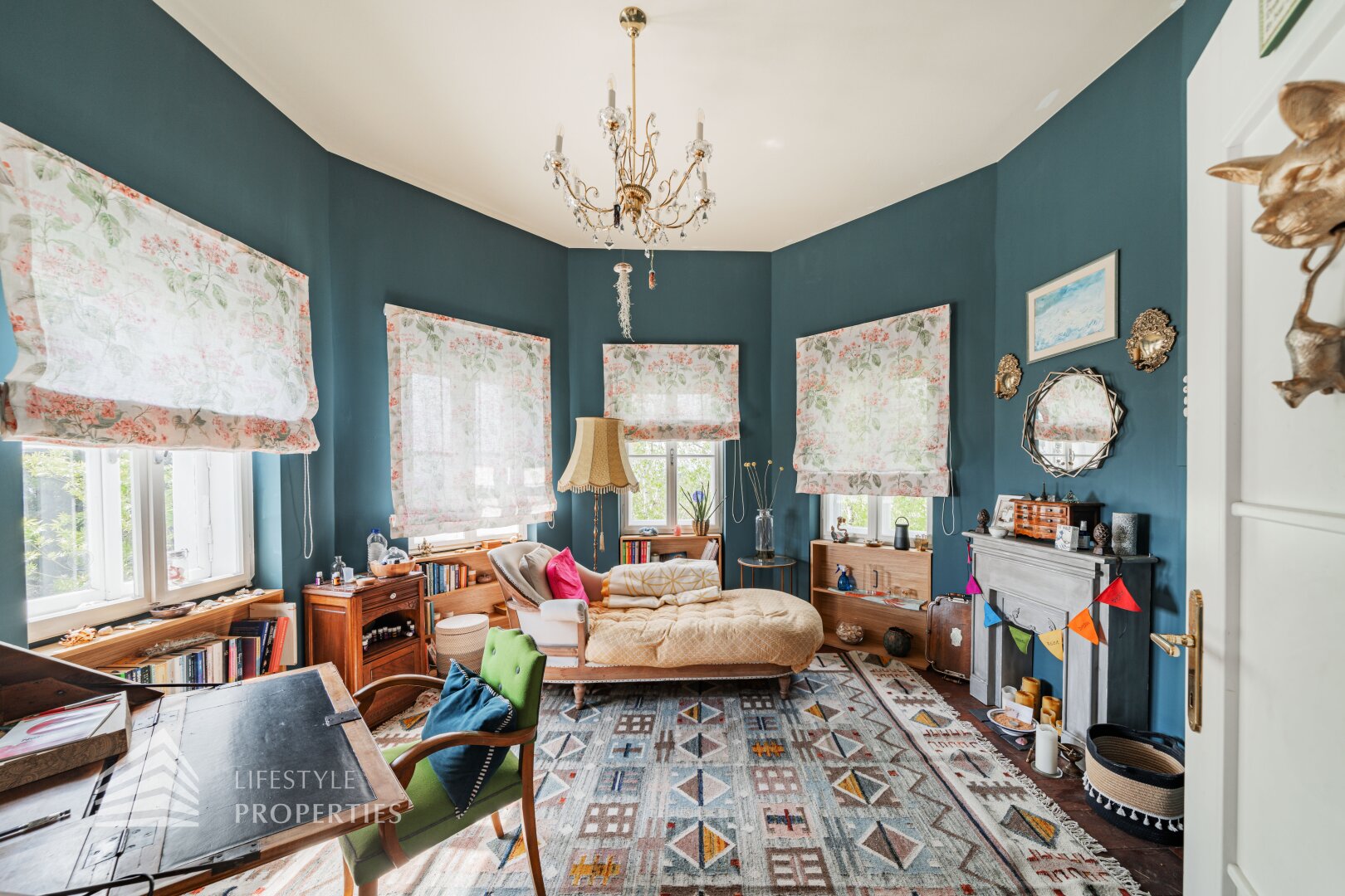 Luxuriöser 14- Zimmer Wohntraum mit Dachterrasse und Pool, Nähe Wilhelminenschloss