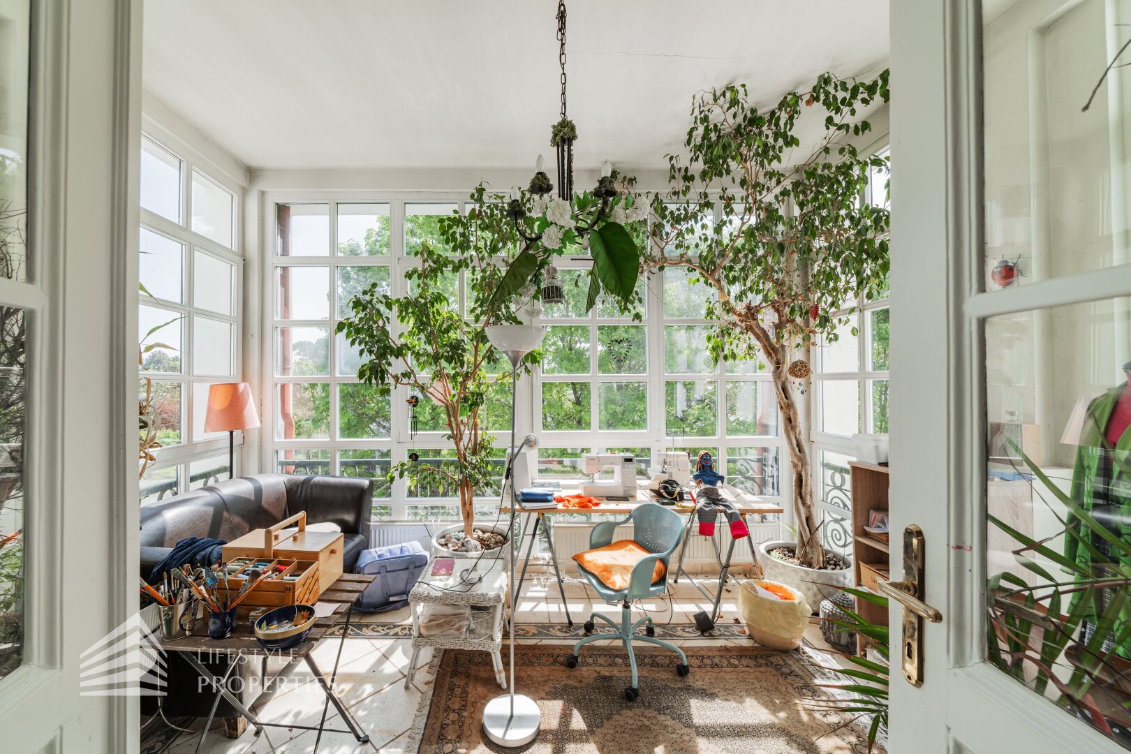 Luxuriöser 14- Zimmer Wohntraum mit Dachterrasse und Pool, Nähe Wilhelminenschloss