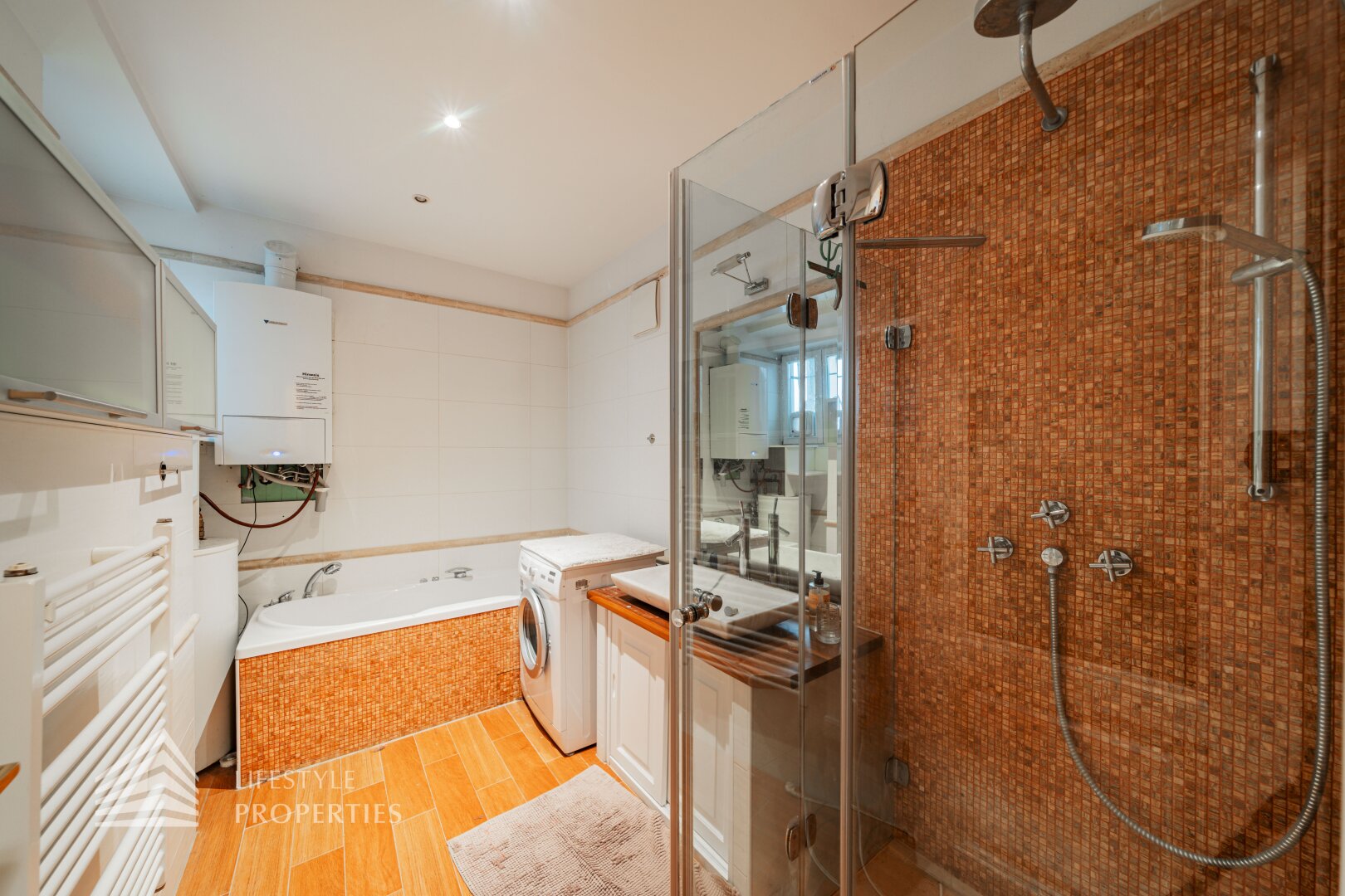 Luxuriöser 14- Zimmer Wohntraum mit Dachterrasse und Pool, Nähe Wilhelminenschloss