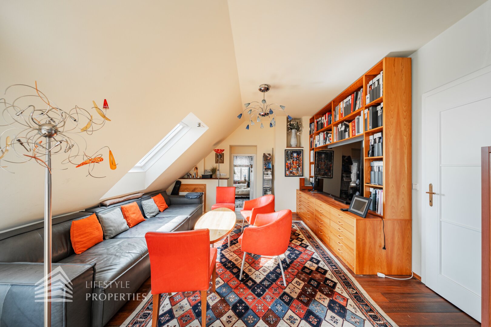 Luxuriöser 14- Zimmer Wohntraum mit Dachterrasse und Pool, Nähe Wilhelminenschloss