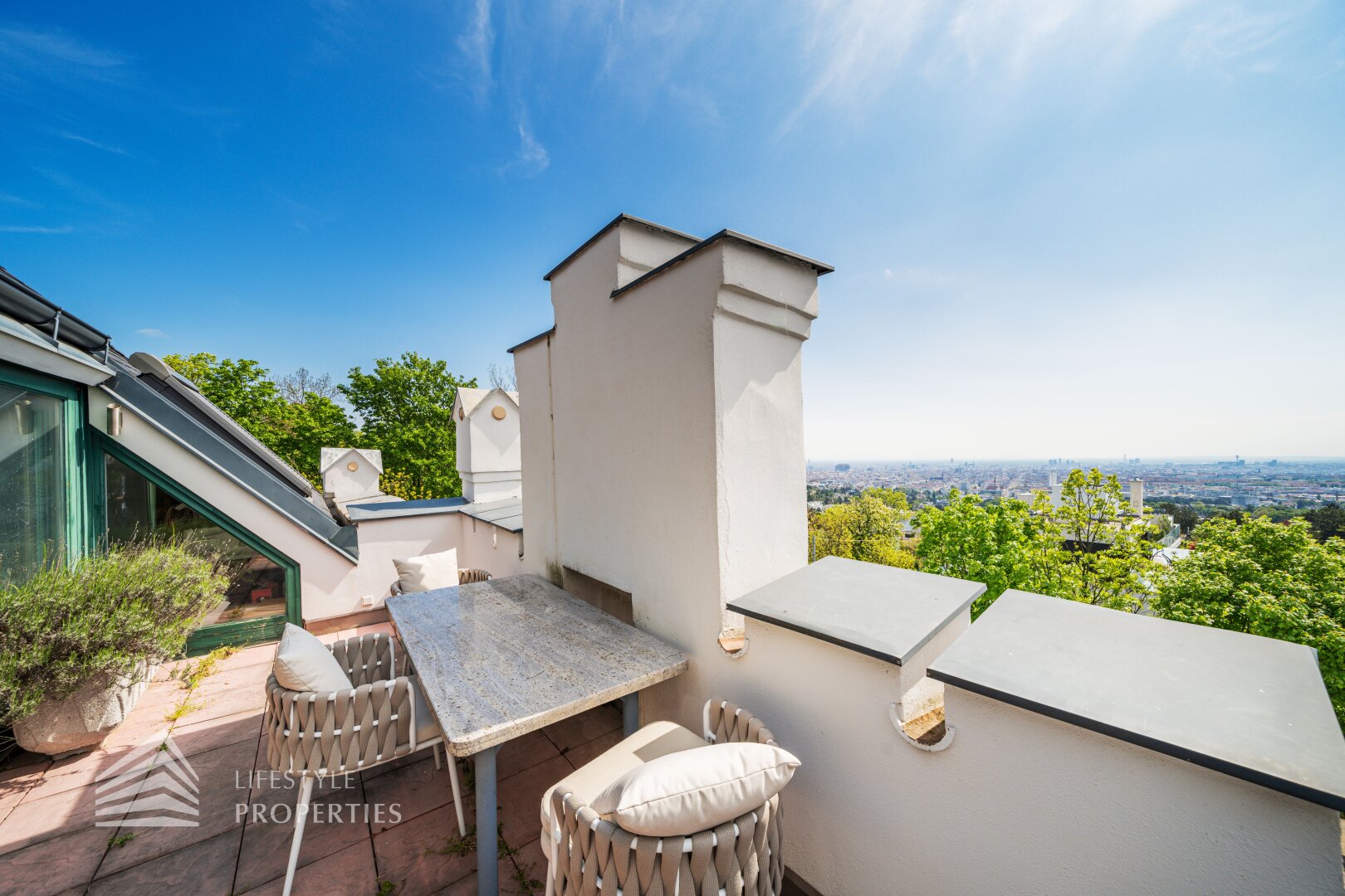 Luxuriöser 14- Zimmer Wohntraum mit Dachterrasse und Pool, Nähe Wilhelminenschloss