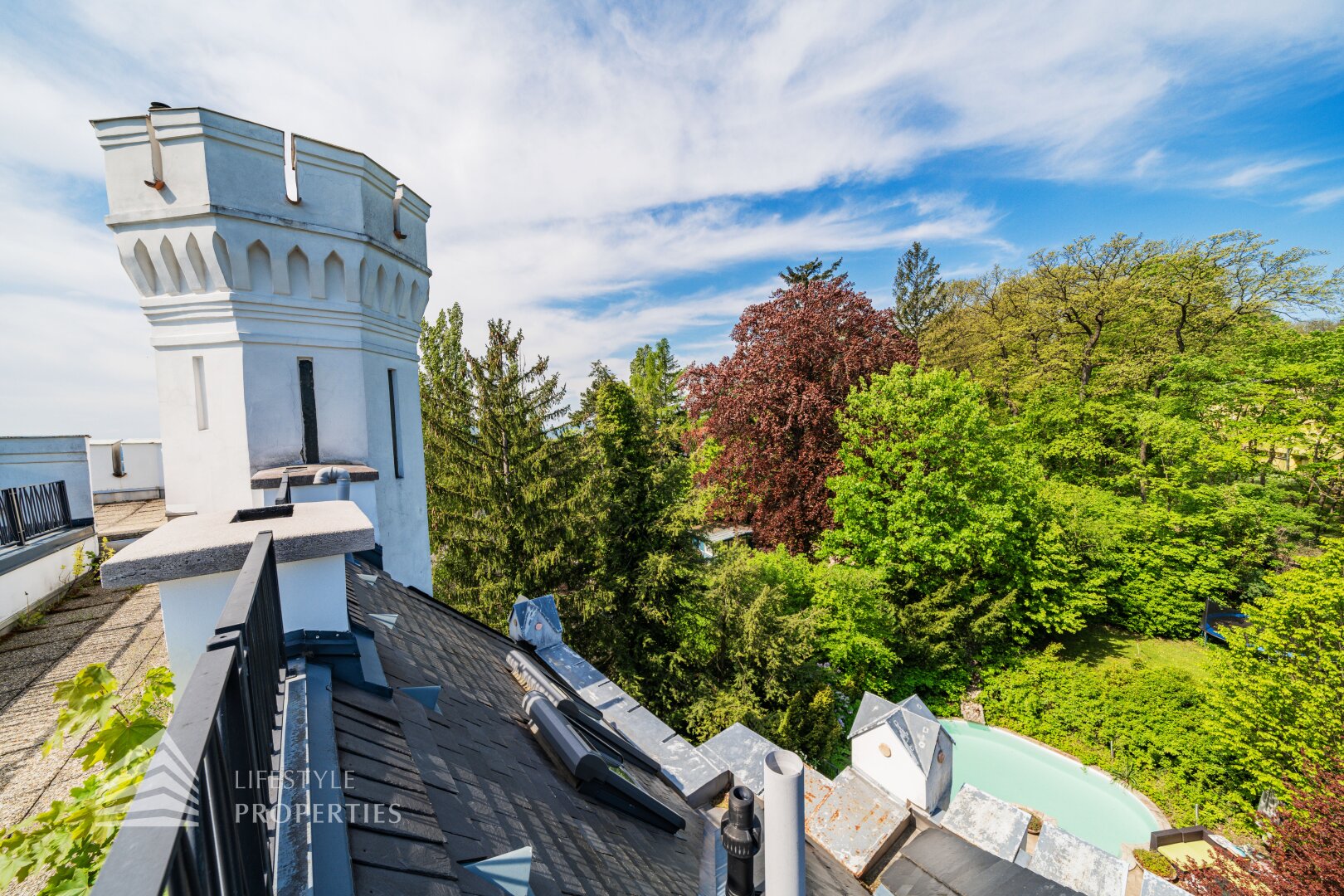 Luxuriöser 14- Zimmer Wohntraum mit Dachterrasse und Pool, Nähe Wilhelminenschloss