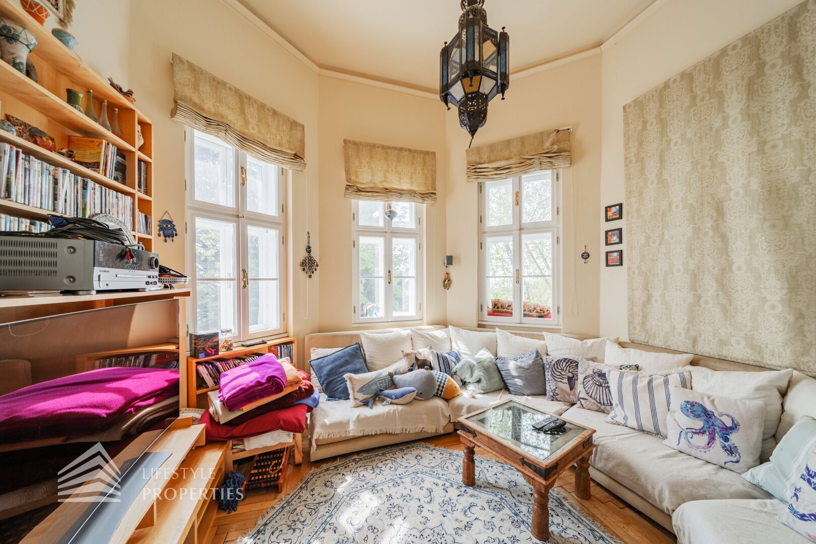 Luxuriöser 14- Zimmer Wohntraum mit Dachterrasse und Pool, Nähe Wilhelminenschloss