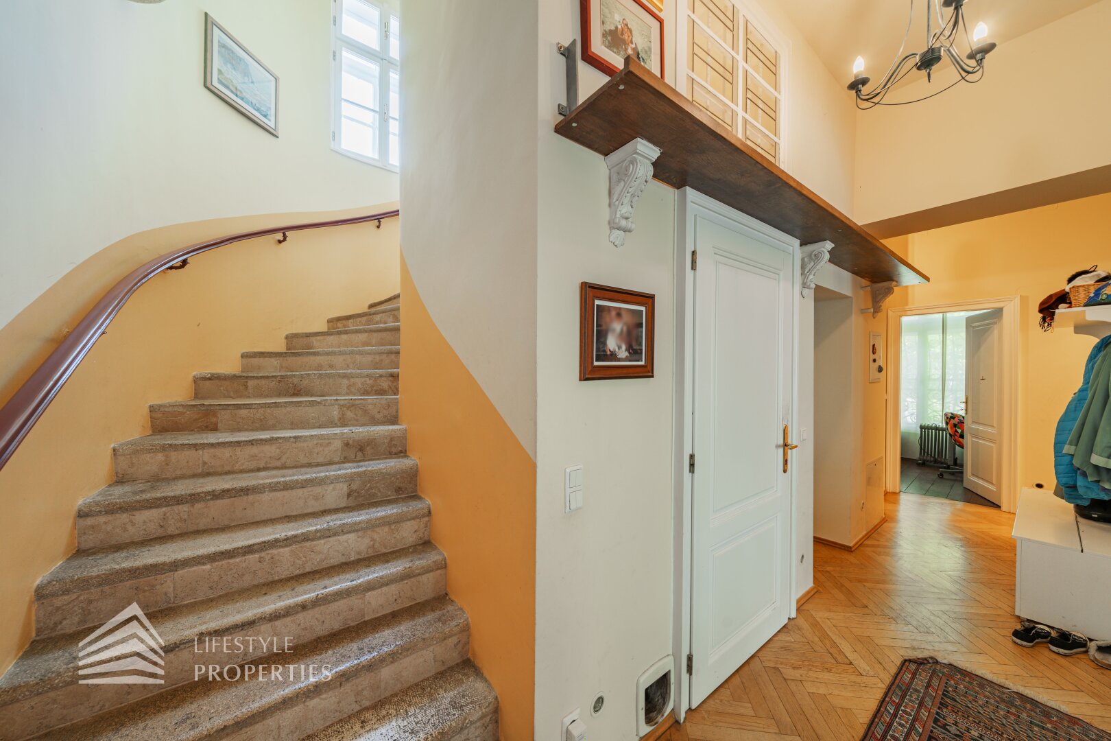 Luxuriöser 14- Zimmer Wohntraum mit Dachterrasse und Pool, Nähe Wilhelminenschloss