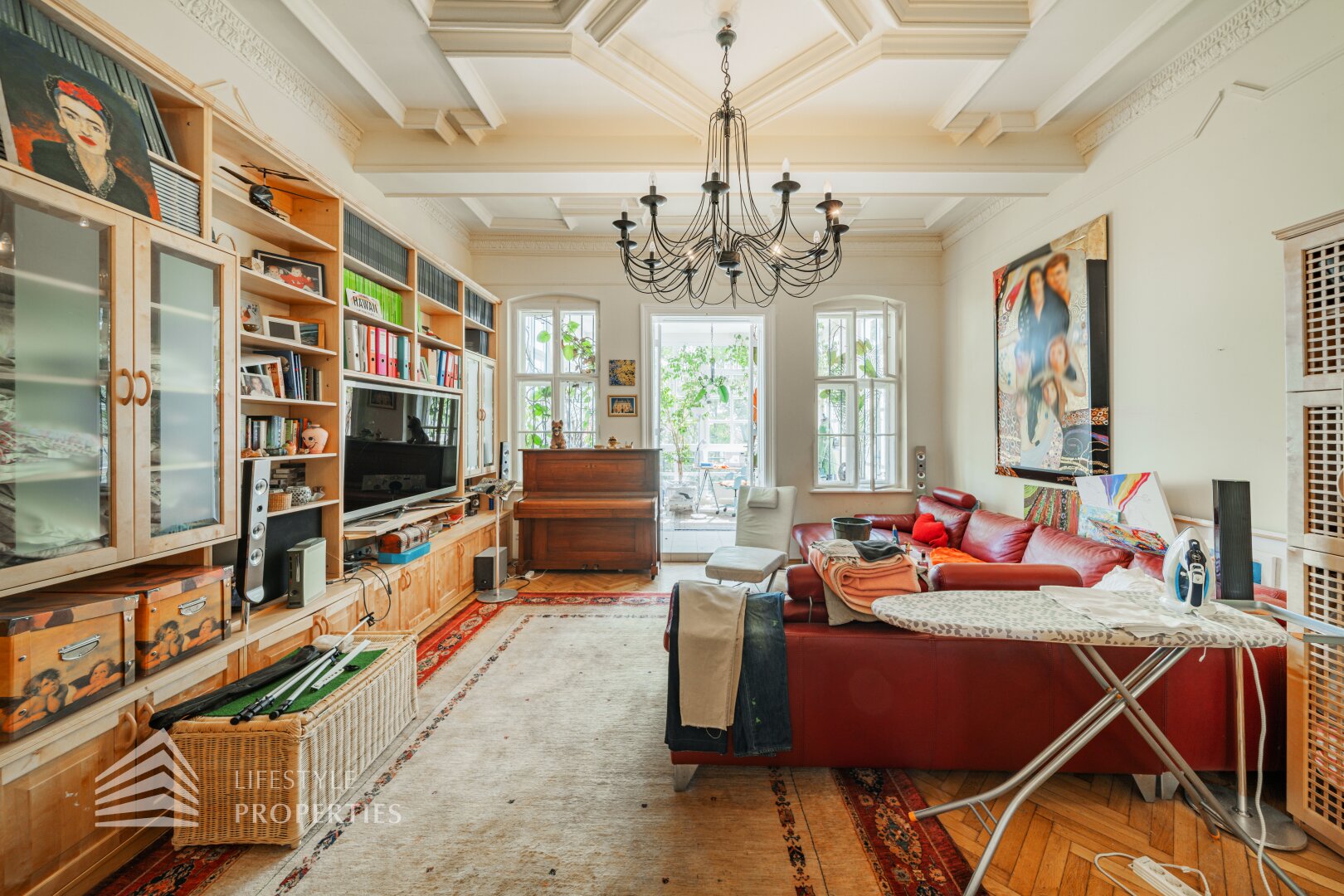 Luxuriöser 14- Zimmer Wohntraum mit Dachterrasse und Pool, Nähe Wilhelminenschloss