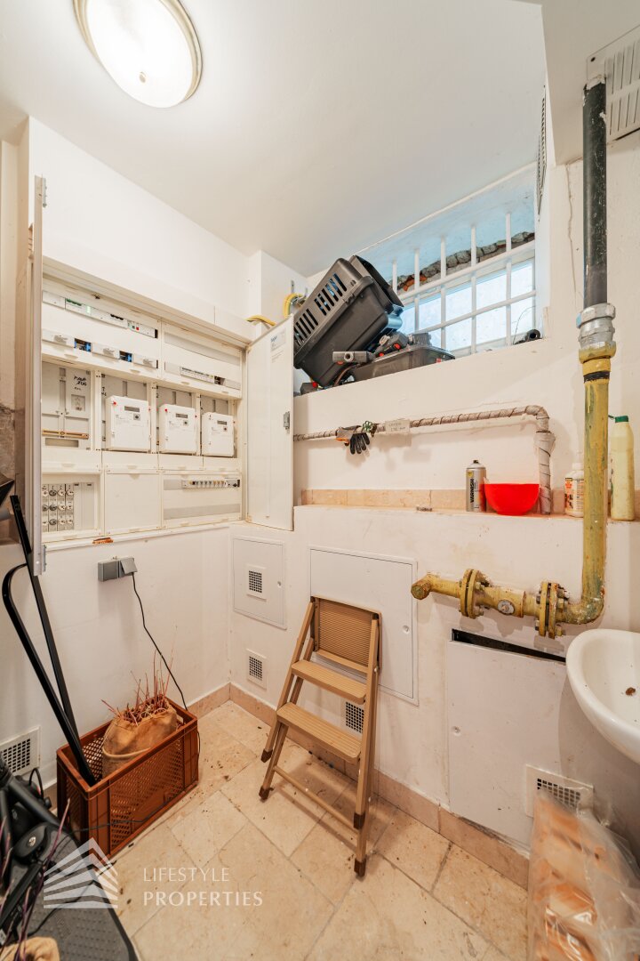 Luxuriöser 14- Zimmer Wohntraum mit Dachterrasse und Pool, Nähe Wilhelminenschloss