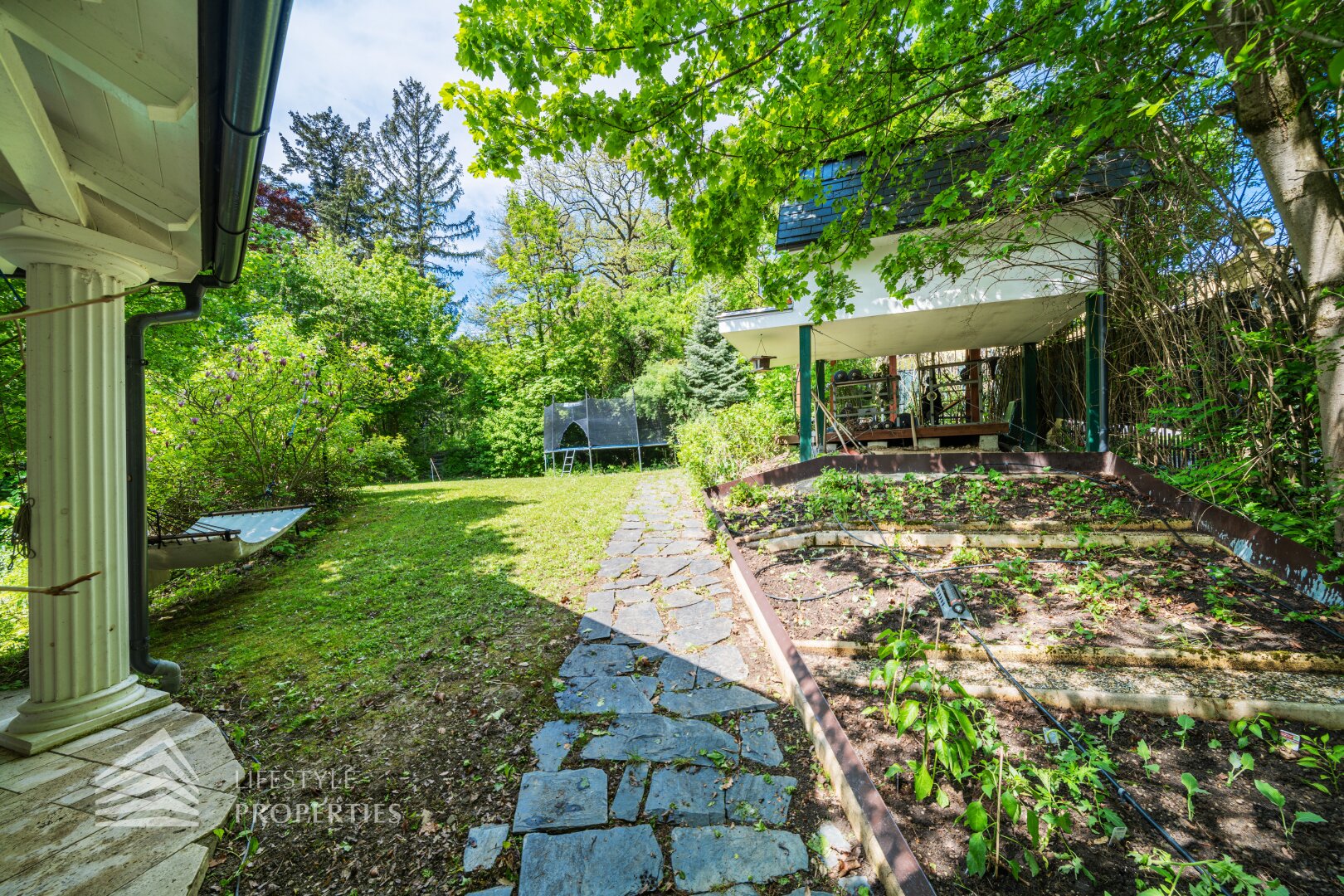 Luxuriöser 14- Zimmer Wohntraum mit Dachterrasse und Pool, Nähe Wilhelminenschloss
