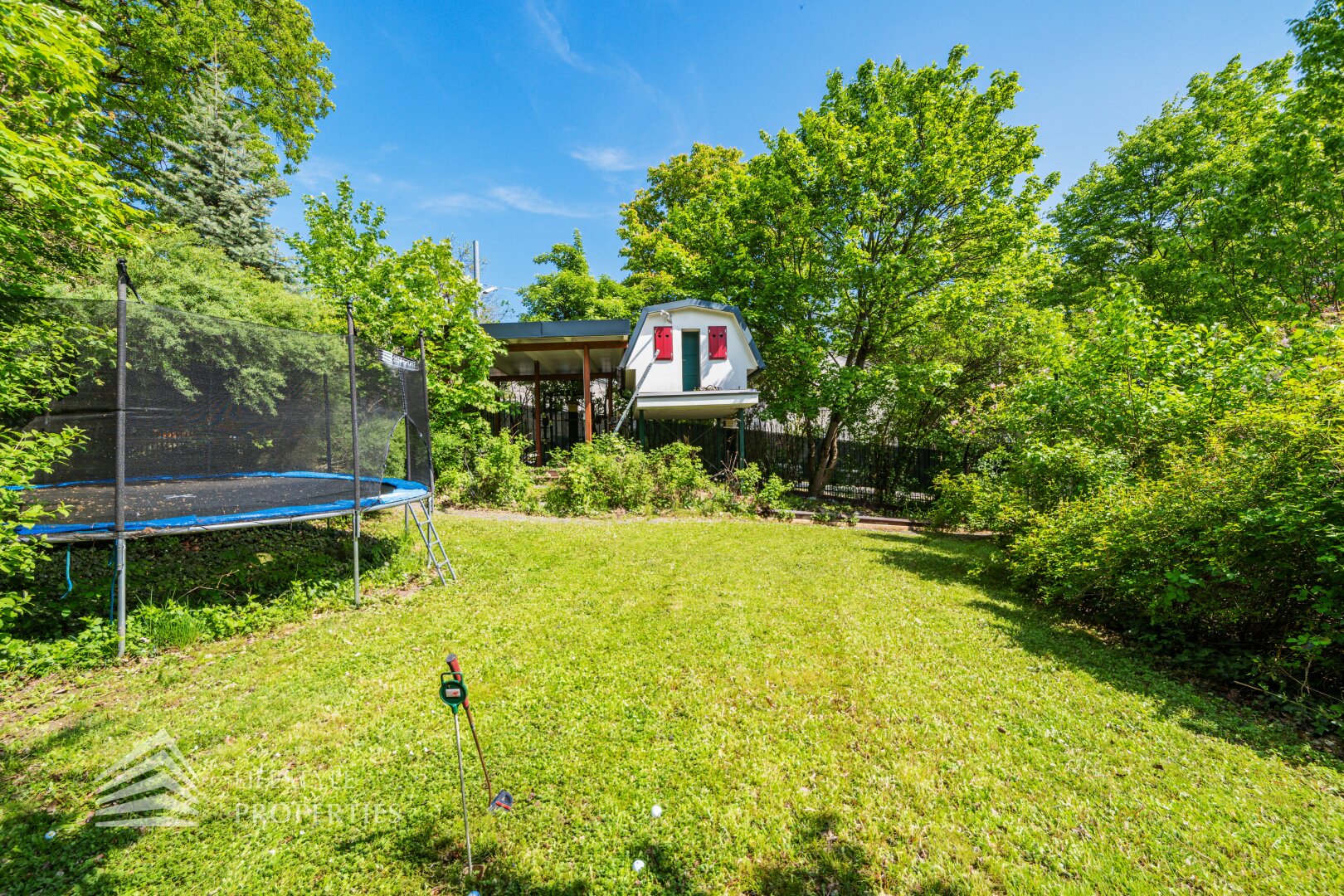 Luxuriöser 14- Zimmer Wohntraum mit Dachterrasse und Pool, Nähe Wilhelminenschloss