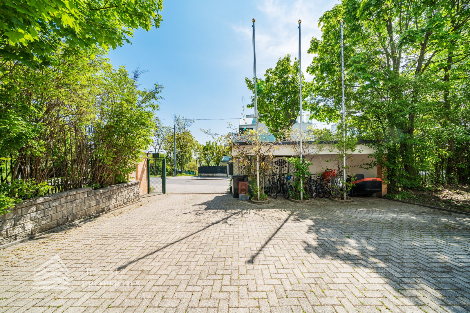 Luxuriöser 14- Zimmer Wohntraum mit Dachterrasse und Pool, Nähe Wilhelminenschloss