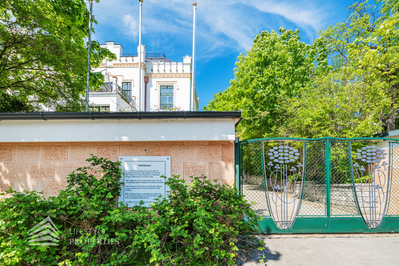 Luxuriöser 14- Zimmer Wohntraum mit Dachterrasse und Pool, Nähe Wilhelminenschloss