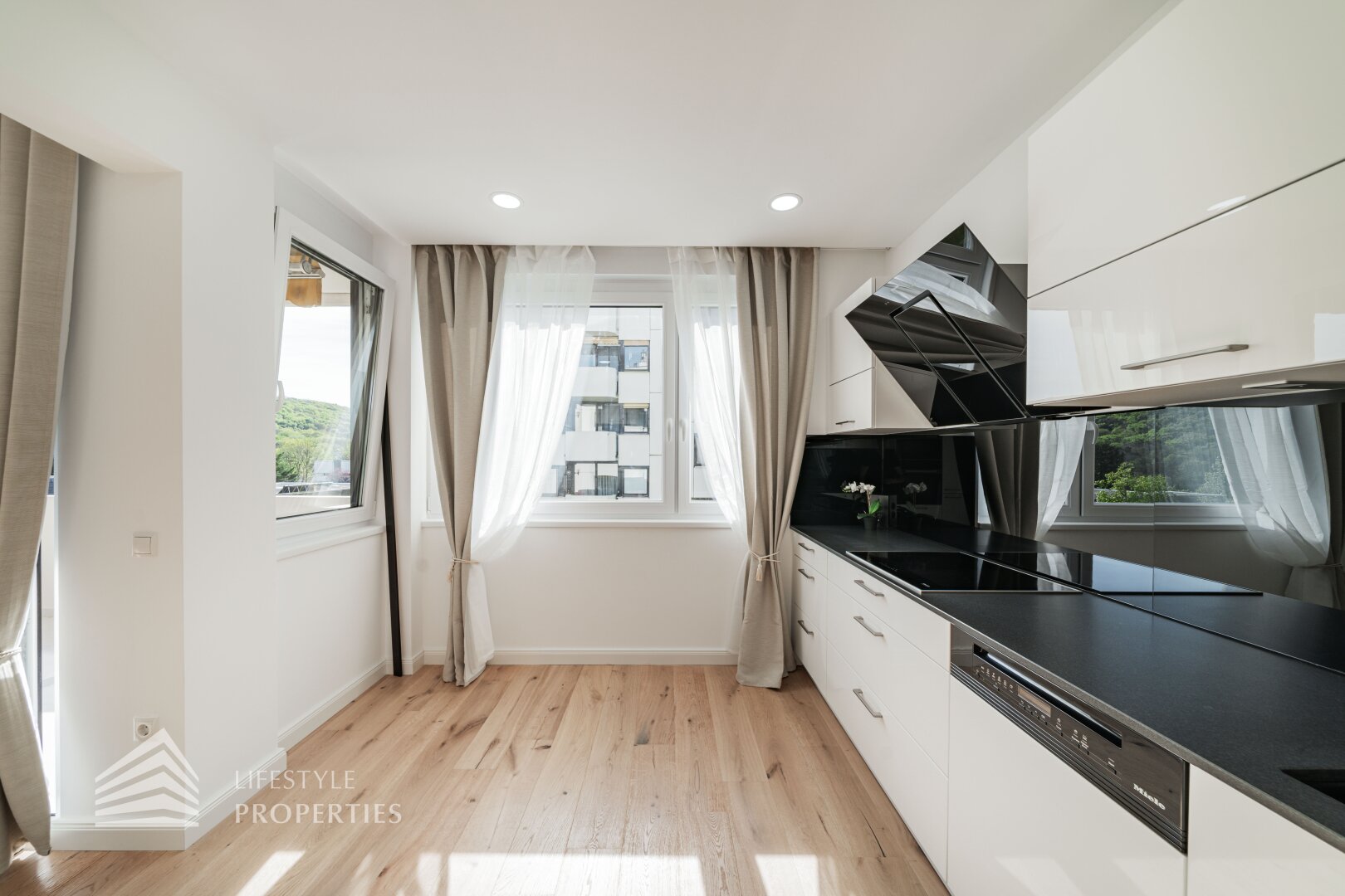 Erstbezug! Luxuriöse 4-Zimmer Traumwohnung mit Loggia und Poolzugang, Nähe Pötzleinsdorfer Schlosspark