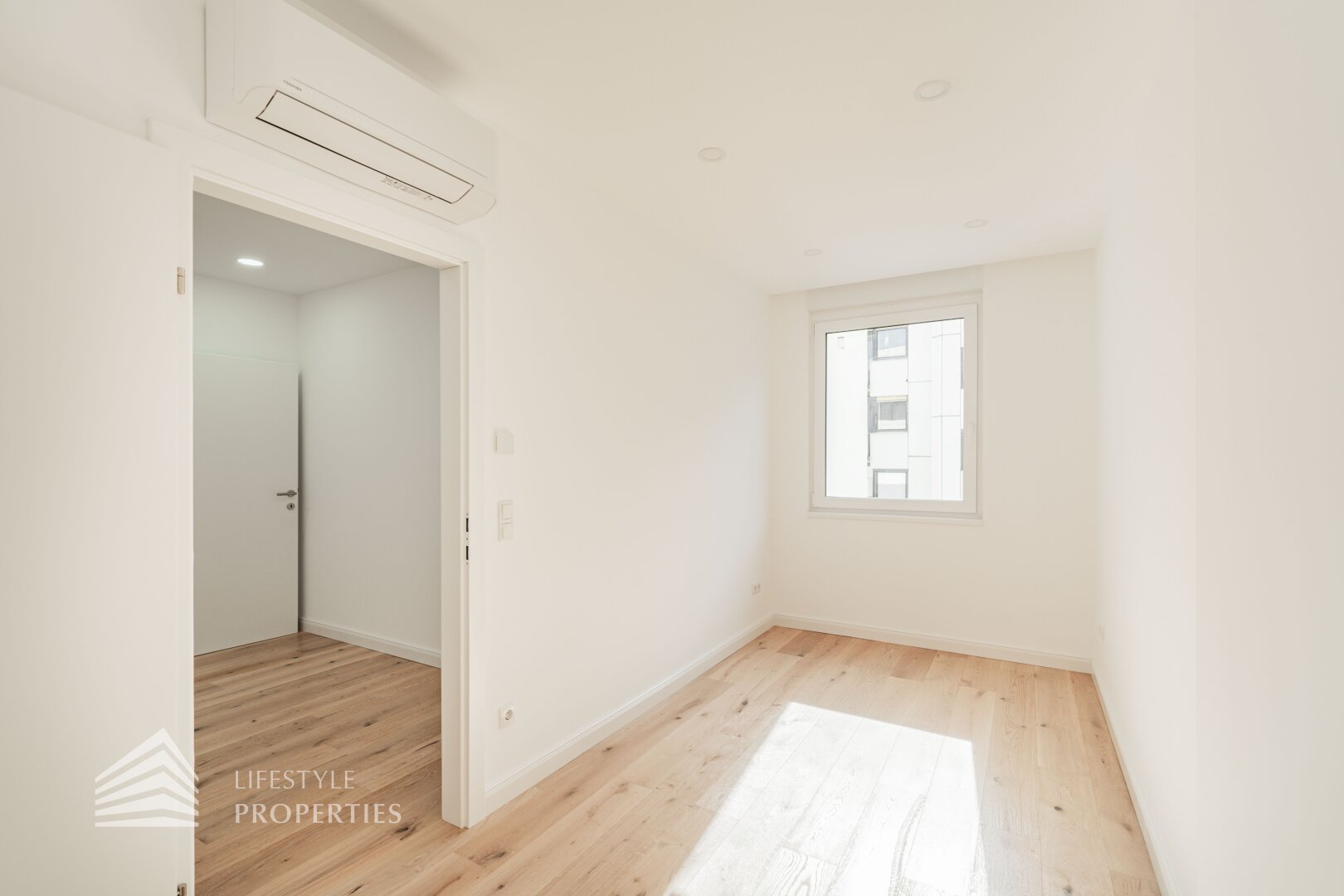 Erstbezug! Luxuriöse 4-Zimmer Traumwohnung mit Loggia und Poolzugang, Nähe Pötzleinsdorfer Schlosspark