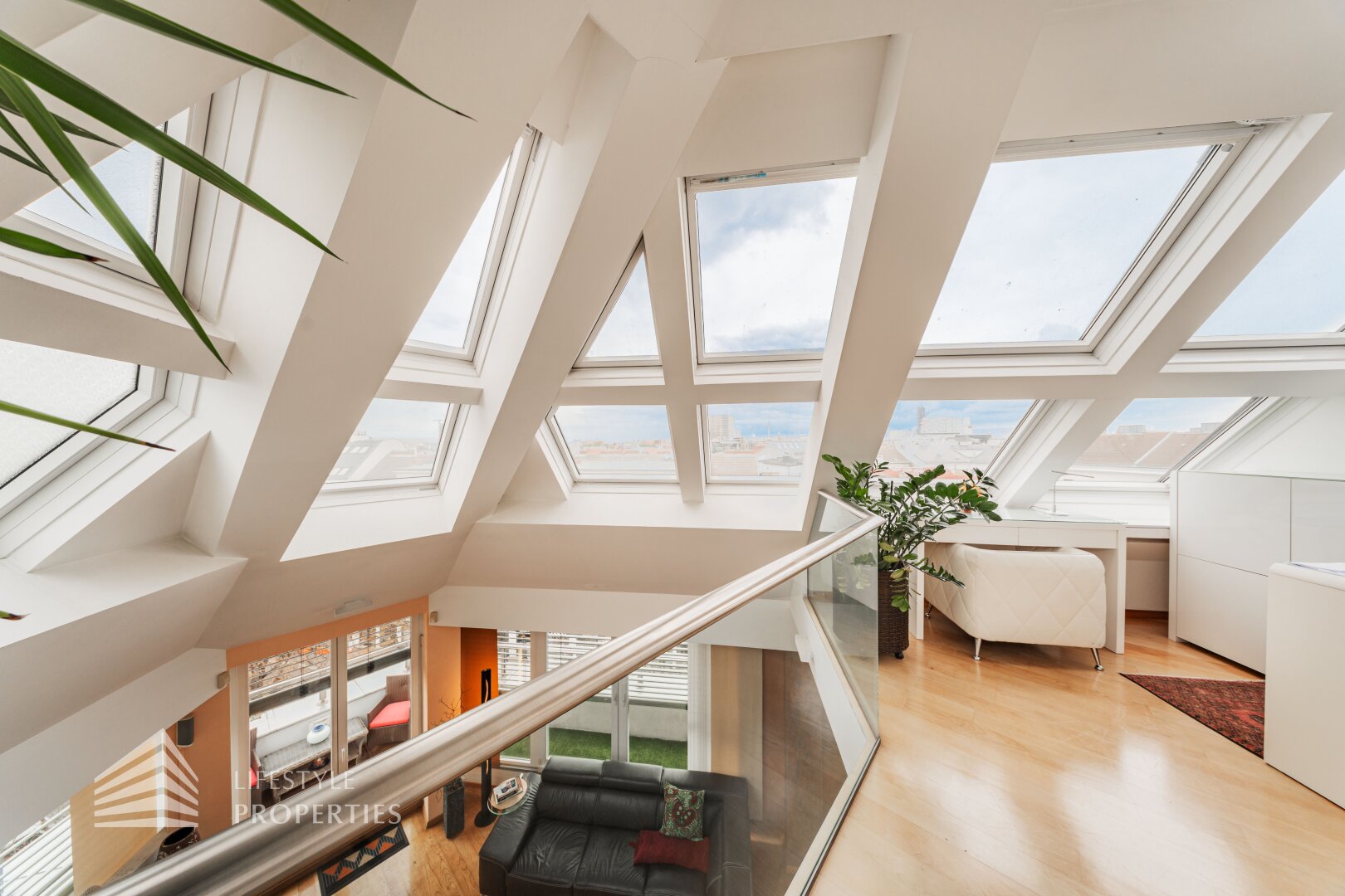 Exklusives Maisonette-Penthouse mit 3 Garagenplätzen, Nähe Augarten