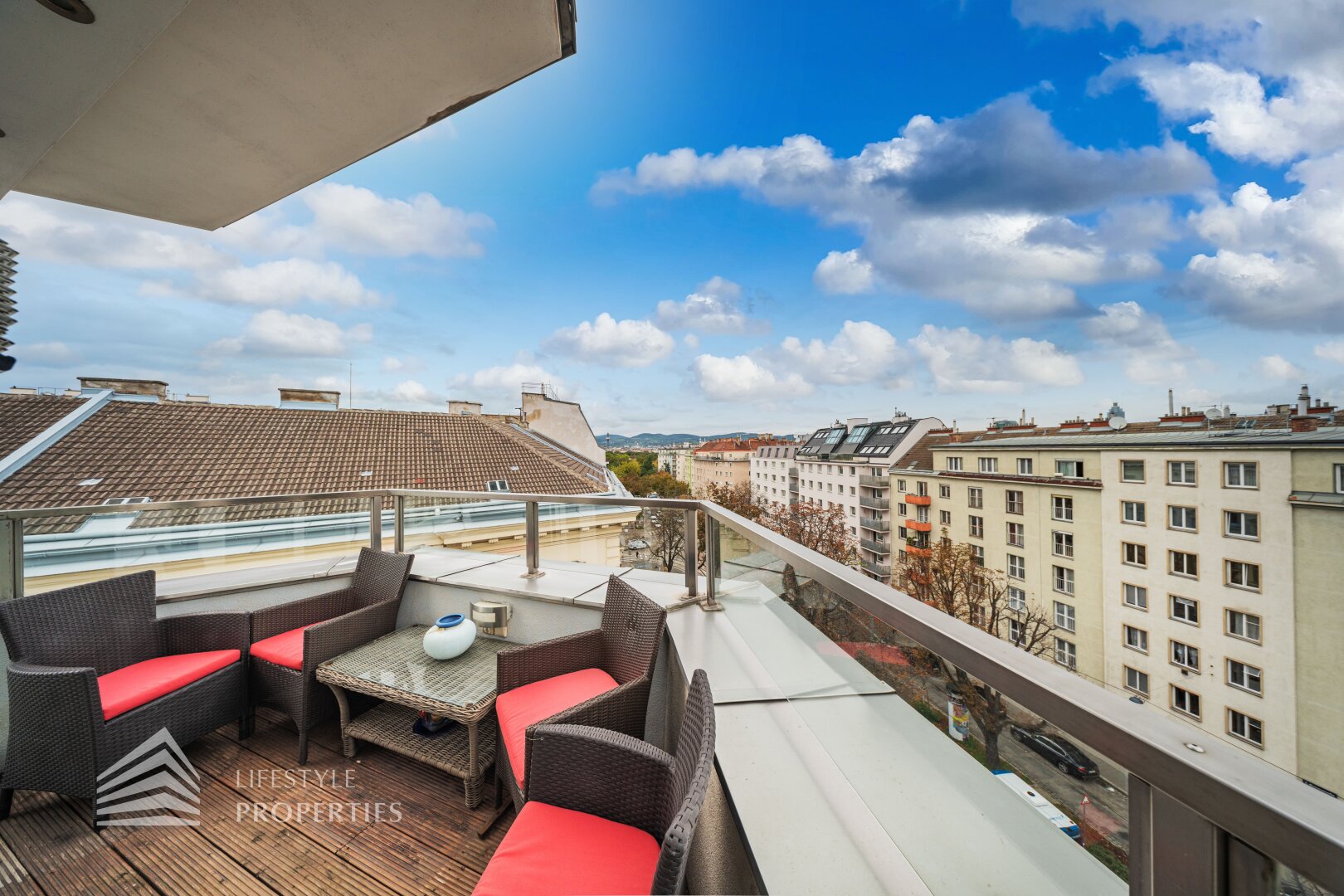 Exklusives Maisonette-Penthouse mit 3 Garagenplätzen, Nähe Augarten