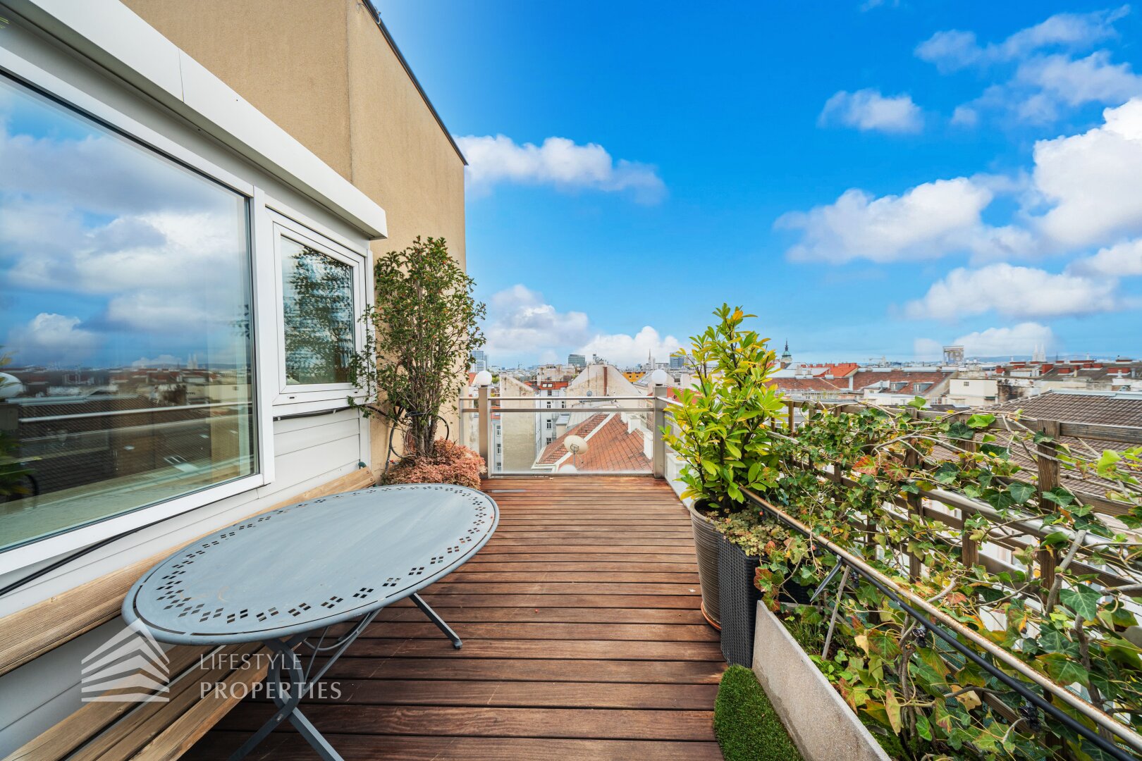 Exklusives Maisonette-Penthouse mit 3 Garagenplätzen, Nähe Augarten