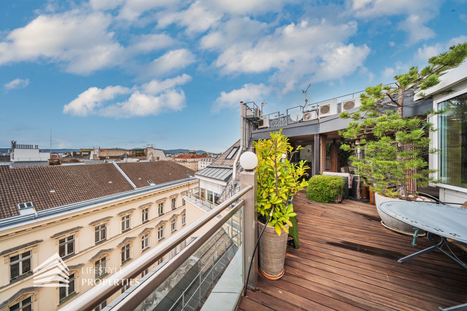 Exklusives Maisonette-Penthouse mit 3 Garagenplätzen, Nähe Augarten