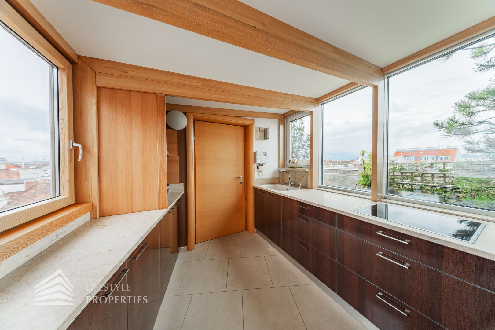 Exklusives Maisonette-Penthouse mit 3 Garagenplätzen, Nähe Augarten
