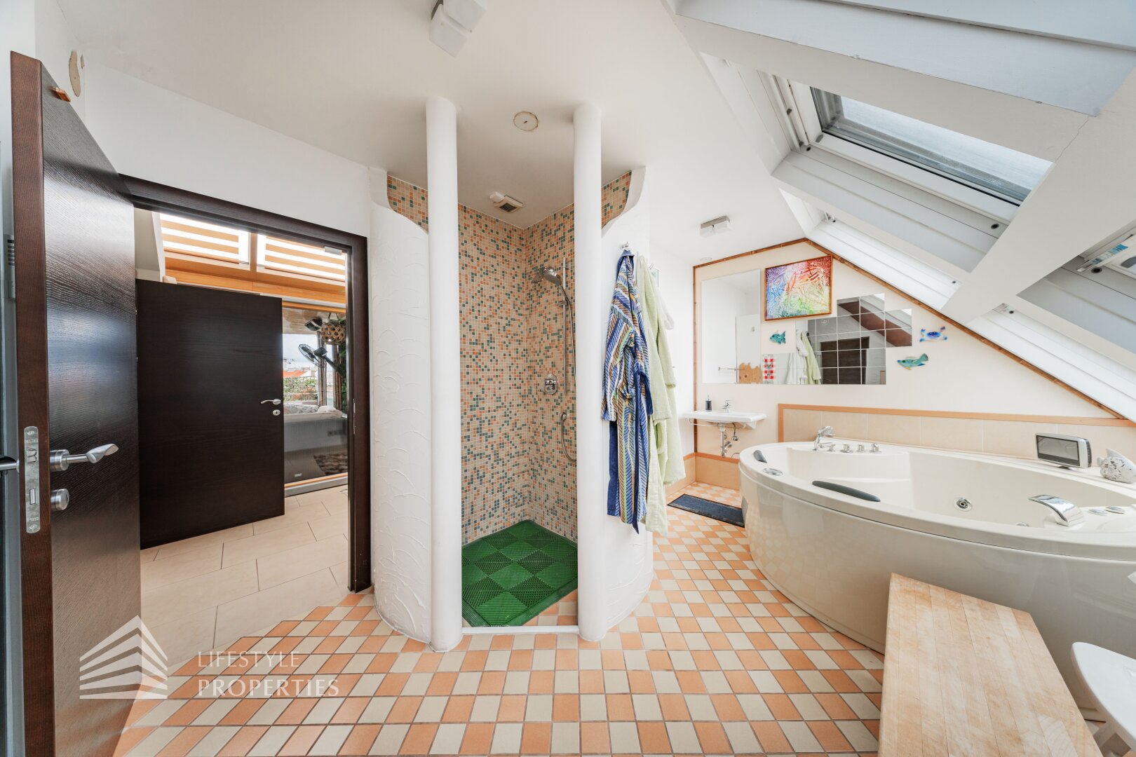 Exklusives Maisonette-Penthouse mit 3 Garagenplätzen, Nähe Augarten