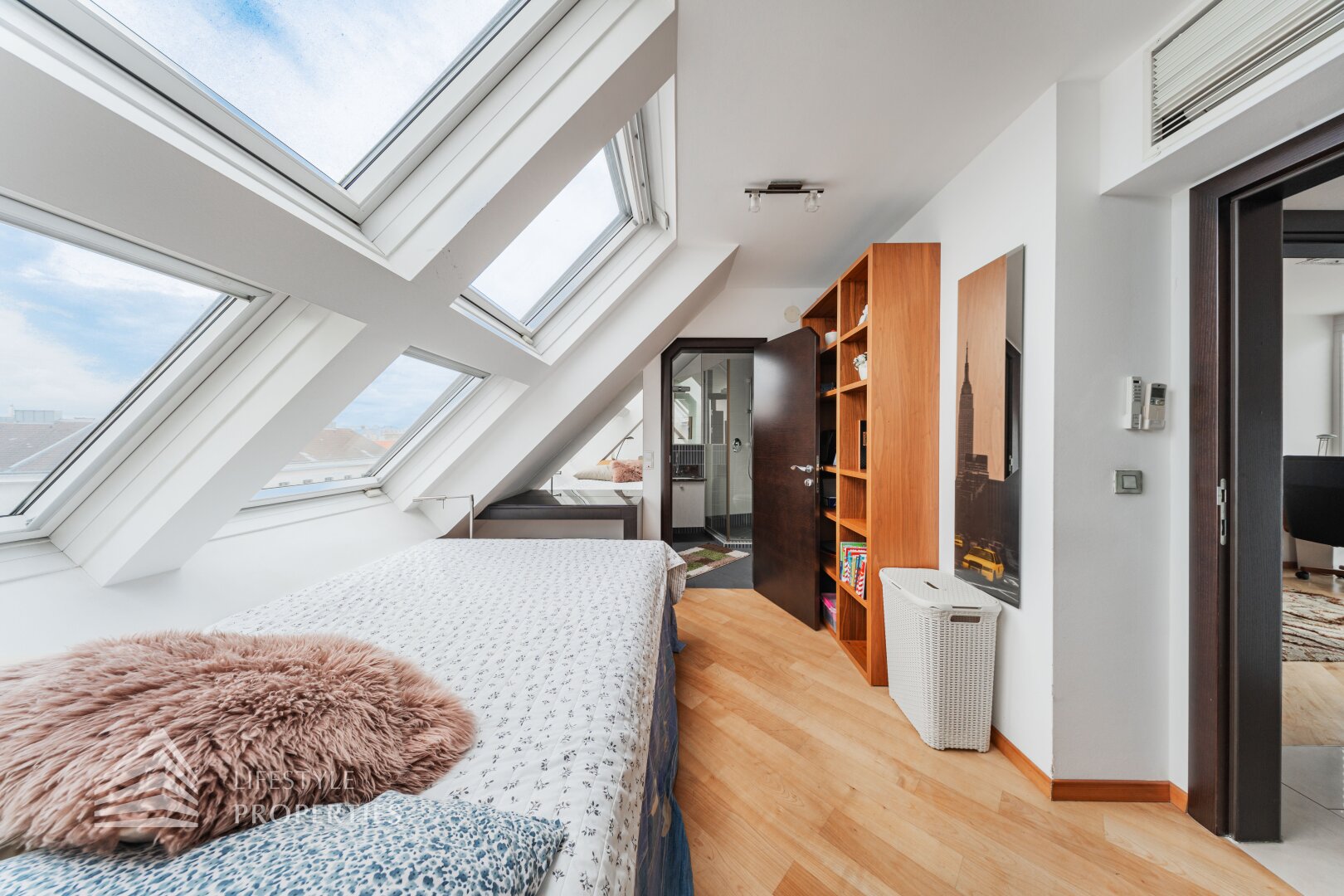 Exklusives Maisonette-Penthouse mit 3 Garagenplätzen, Nähe Augarten