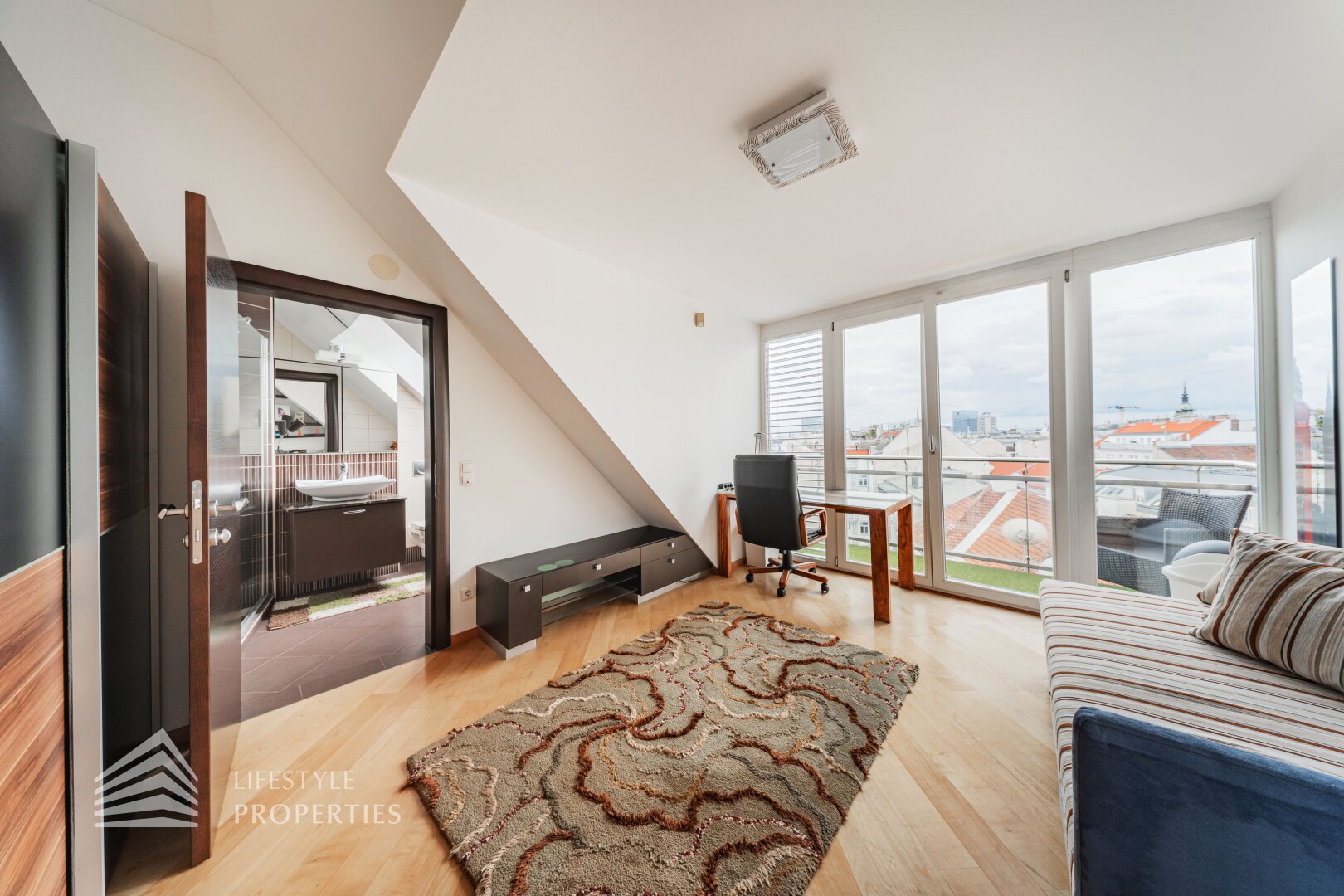 Exklusives Maisonette-Penthouse mit 3 Garagenplätzen, Nähe Augarten