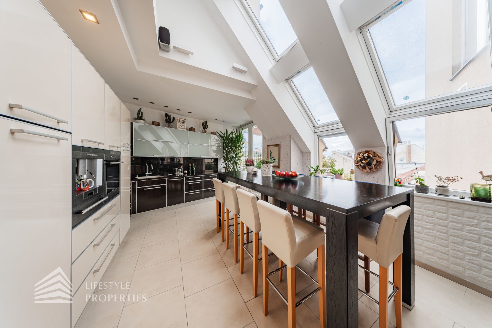 Exklusives Maisonette-Penthouse mit 3 Garagenplätzen, Nähe Augarten