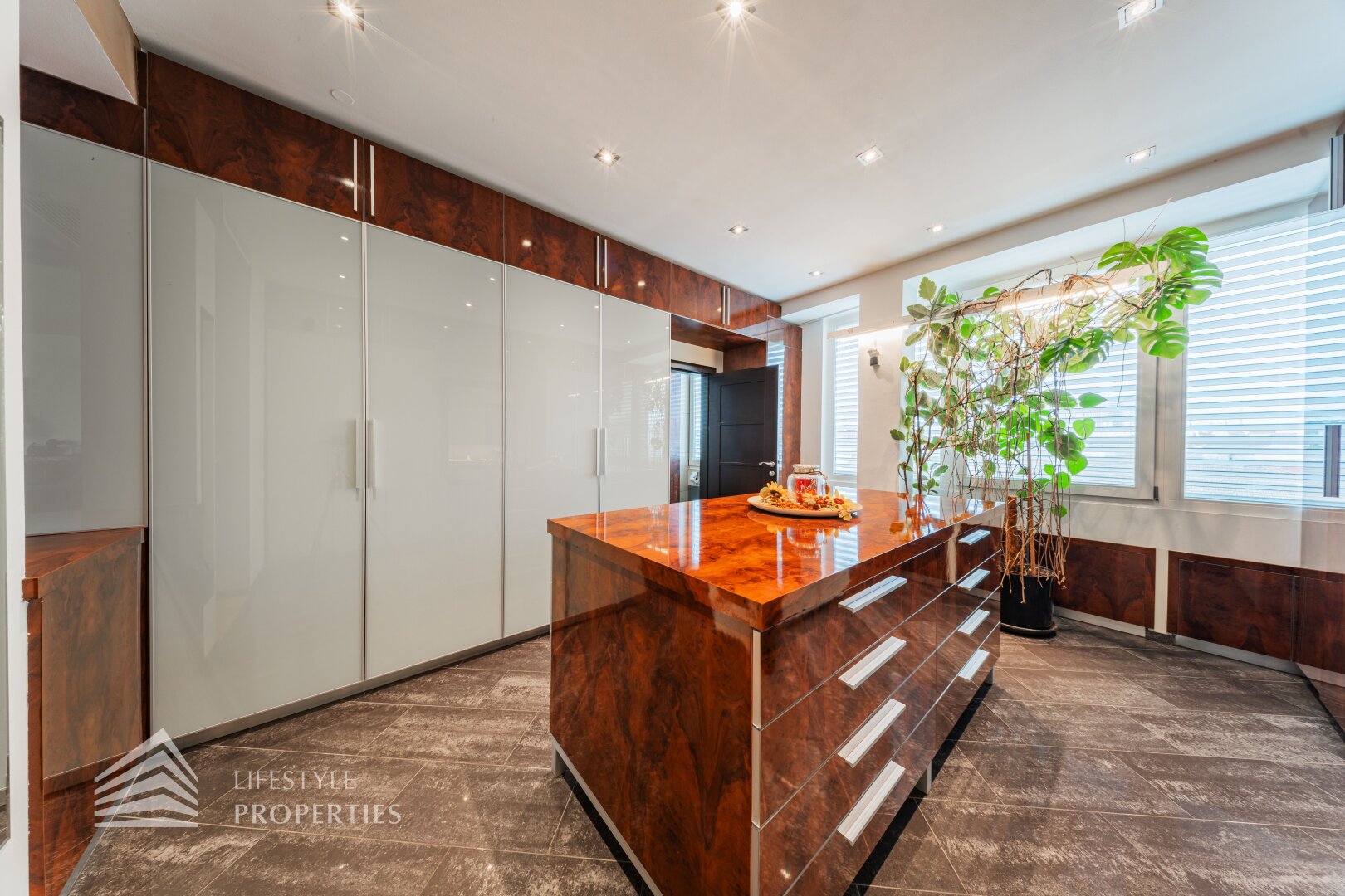 Exklusives Maisonette-Penthouse mit 3 Garagenplätzen, Nähe Augarten