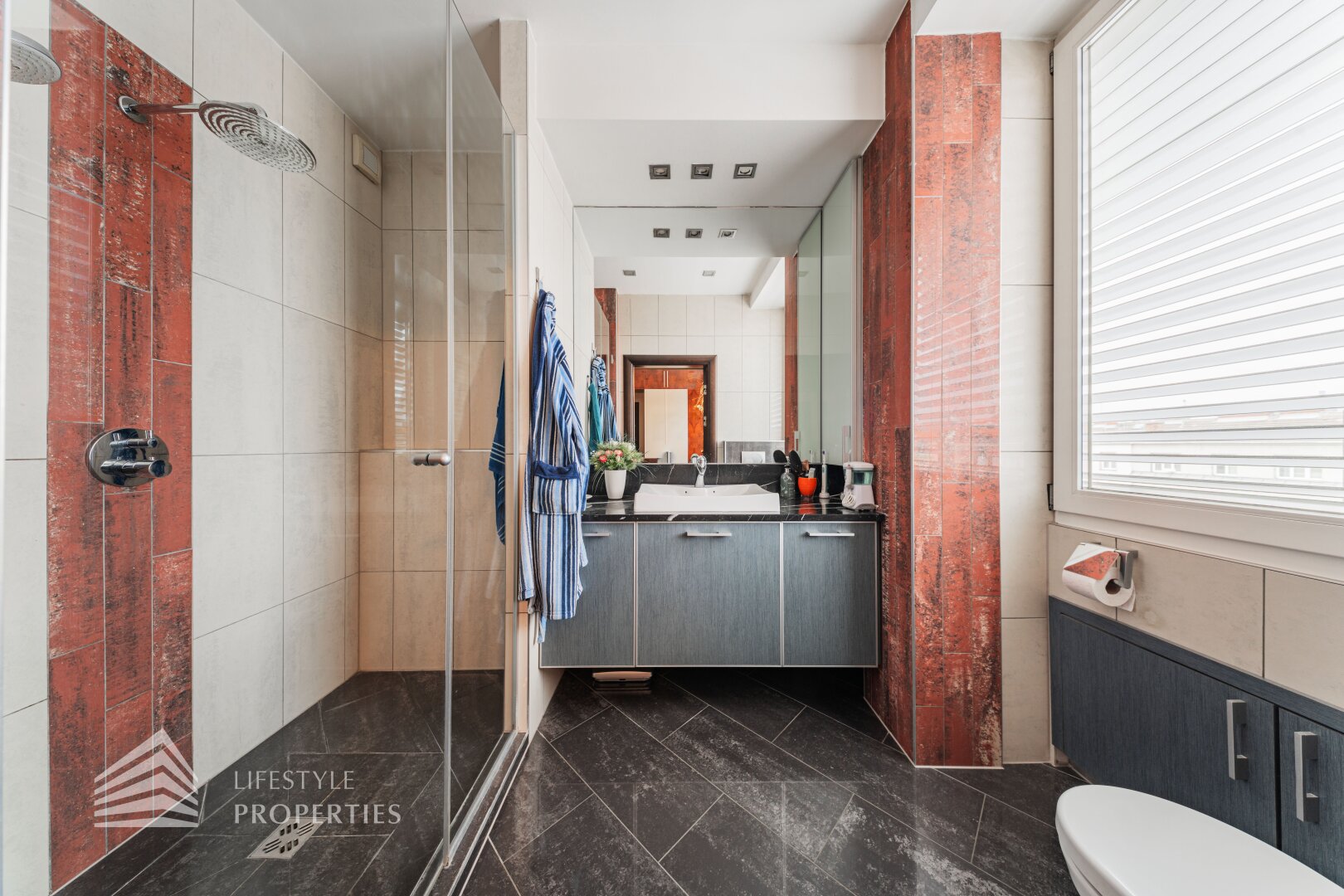 Exklusives Maisonette-Penthouse mit 3 Garagenplätzen, Nähe Augarten