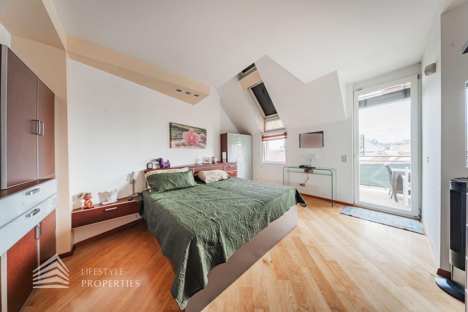 Exklusives Maisonette-Penthouse mit 3 Garagenplätzen, Nähe Augarten