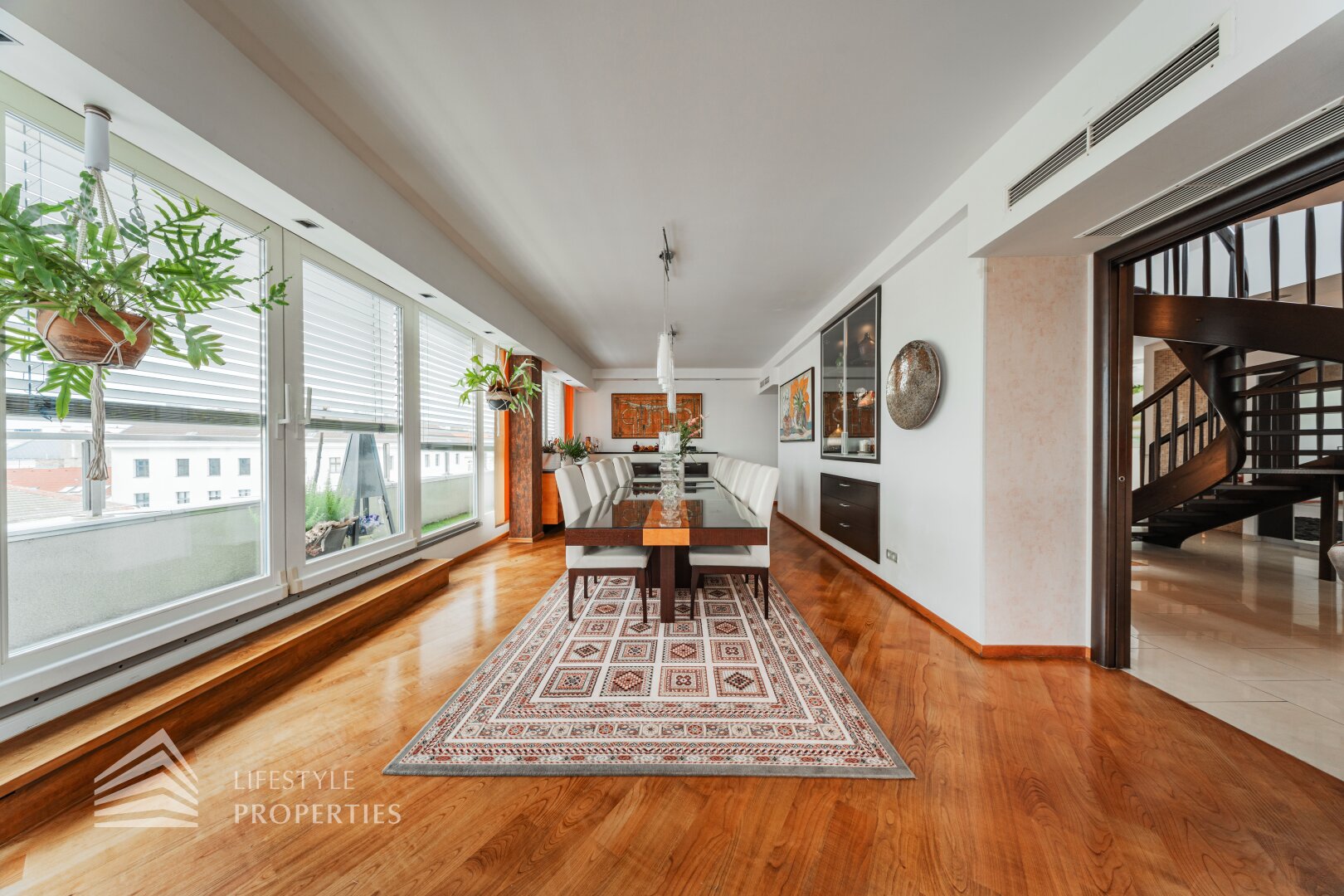 Exklusives Maisonette-Penthouse mit 3 Garagenplätzen, Nähe Augarten