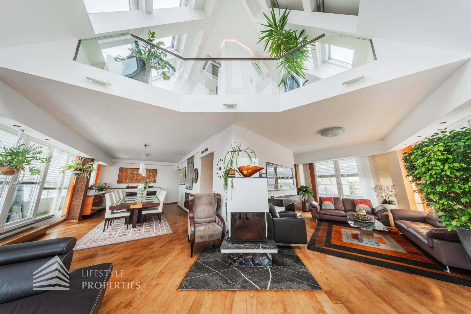 Exklusives Maisonette-Penthouse mit 3 Garagenplätzen, Nähe Augarten