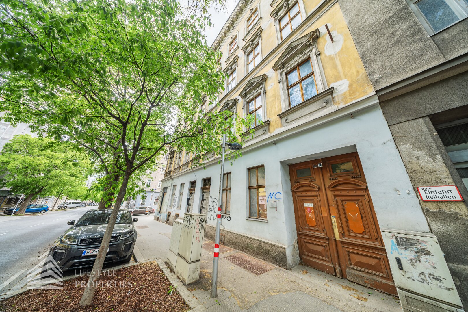Sanierungsbedürftiges bestandsfreies Zinshaus mit Dachgeschoss, Nähe Thaliastraße