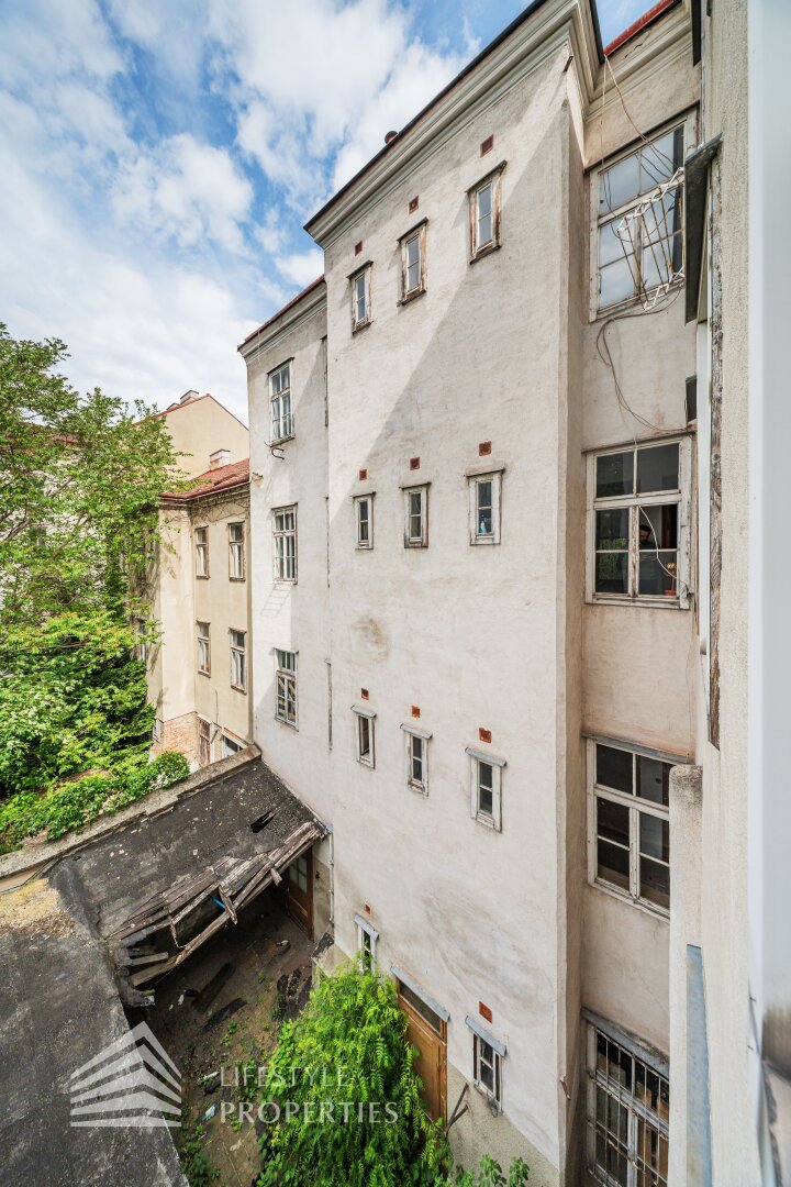 Sanierungsbedürftiges bestandsfreies Zinshaus mit Dachgeschoss, Nähe Thaliastraße