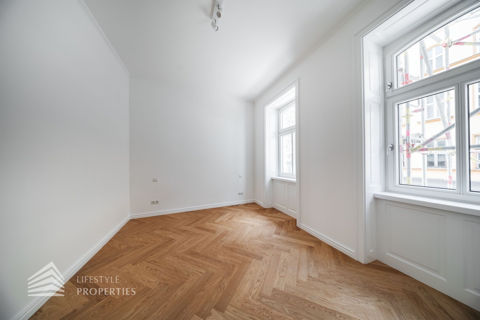 Erstbezug 4-Zimmer Wohnung mit Loggia, Nähe Neustiftgasse