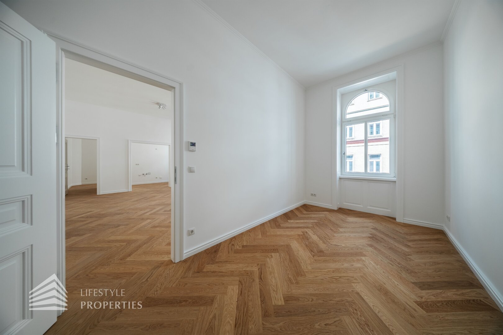 Erstbezug 4-Zimmer Wohnung mit Loggia, Nähe Neustiftgasse
